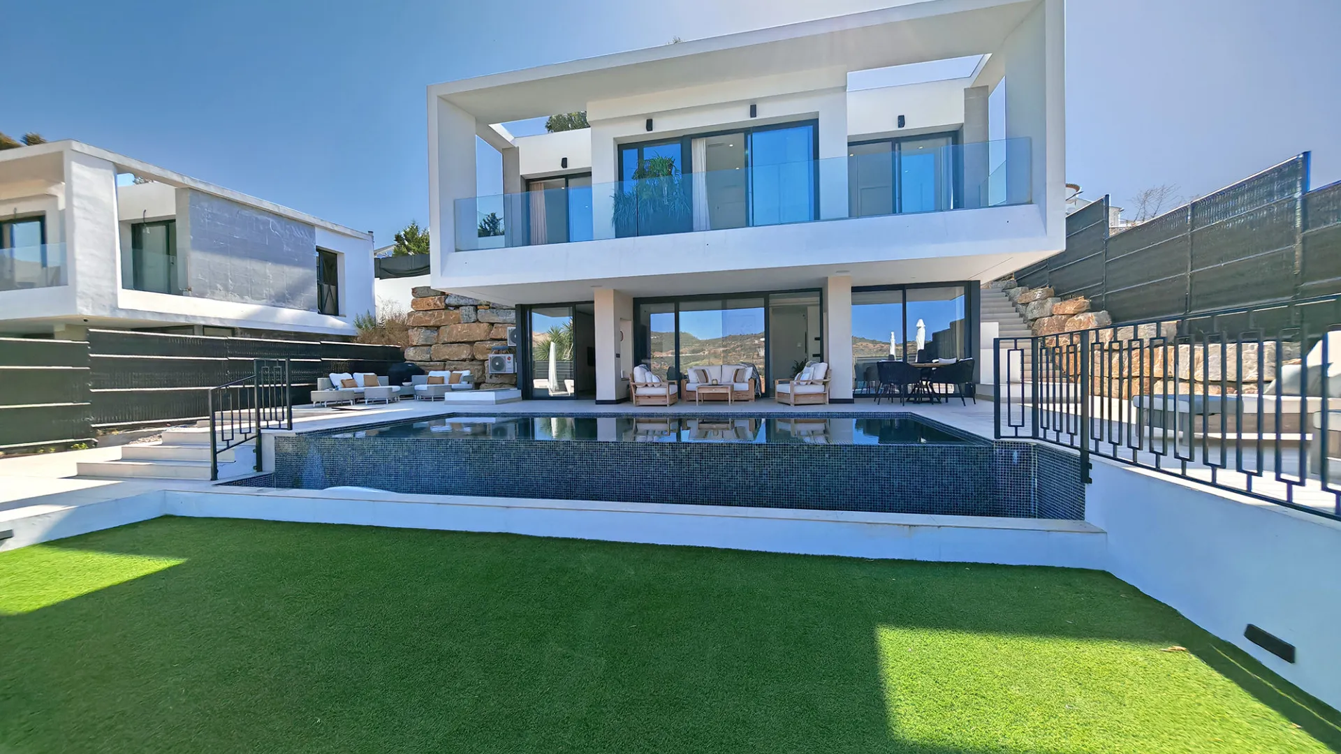For sale villa in Estepona