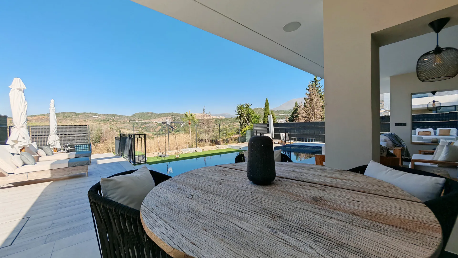 For sale villa in Estepona