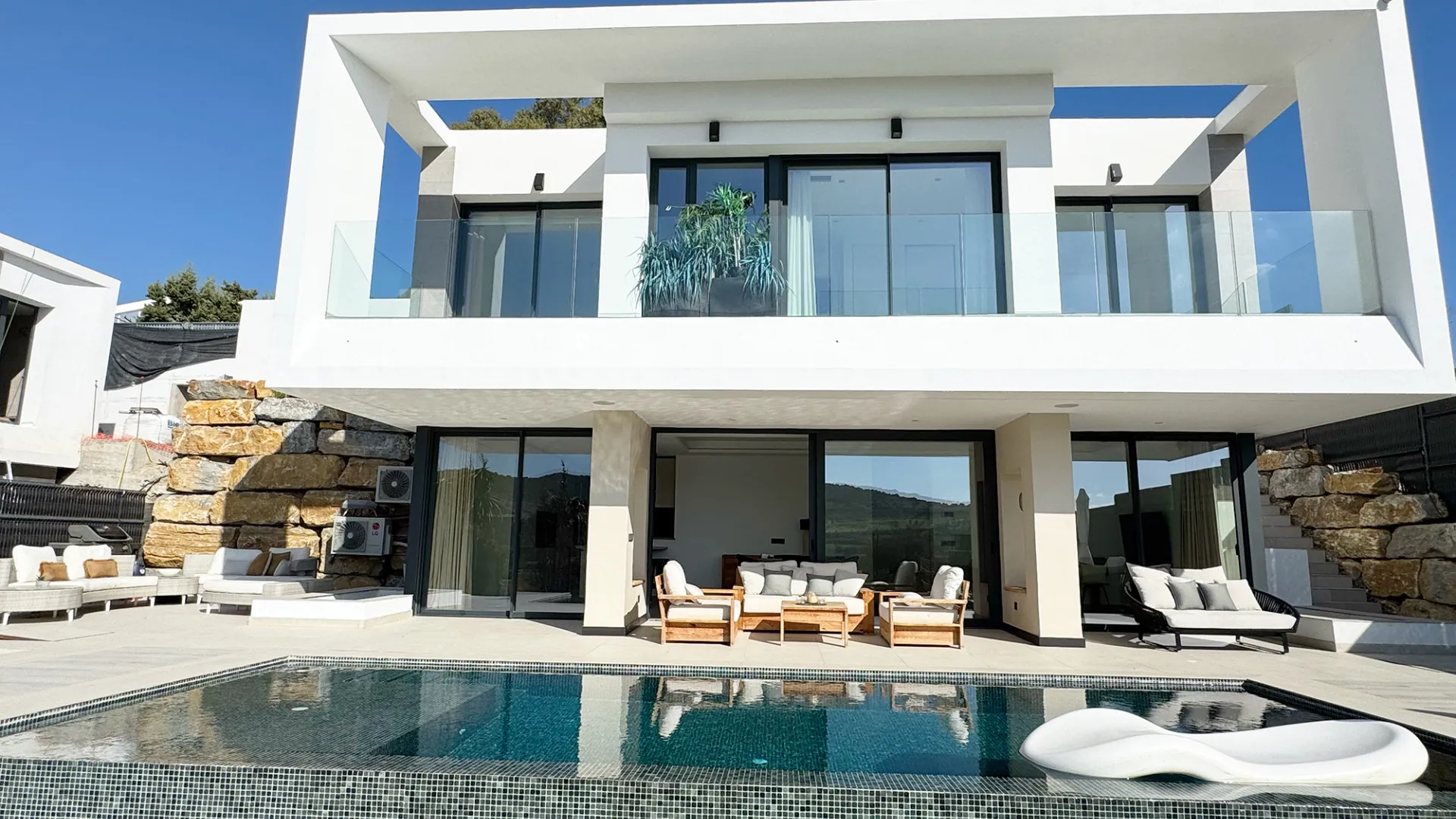 For sale villa in Estepona