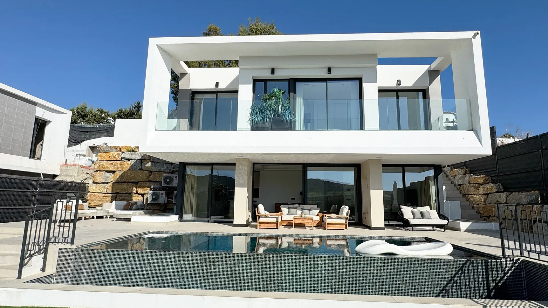 For sale villa in Estepona