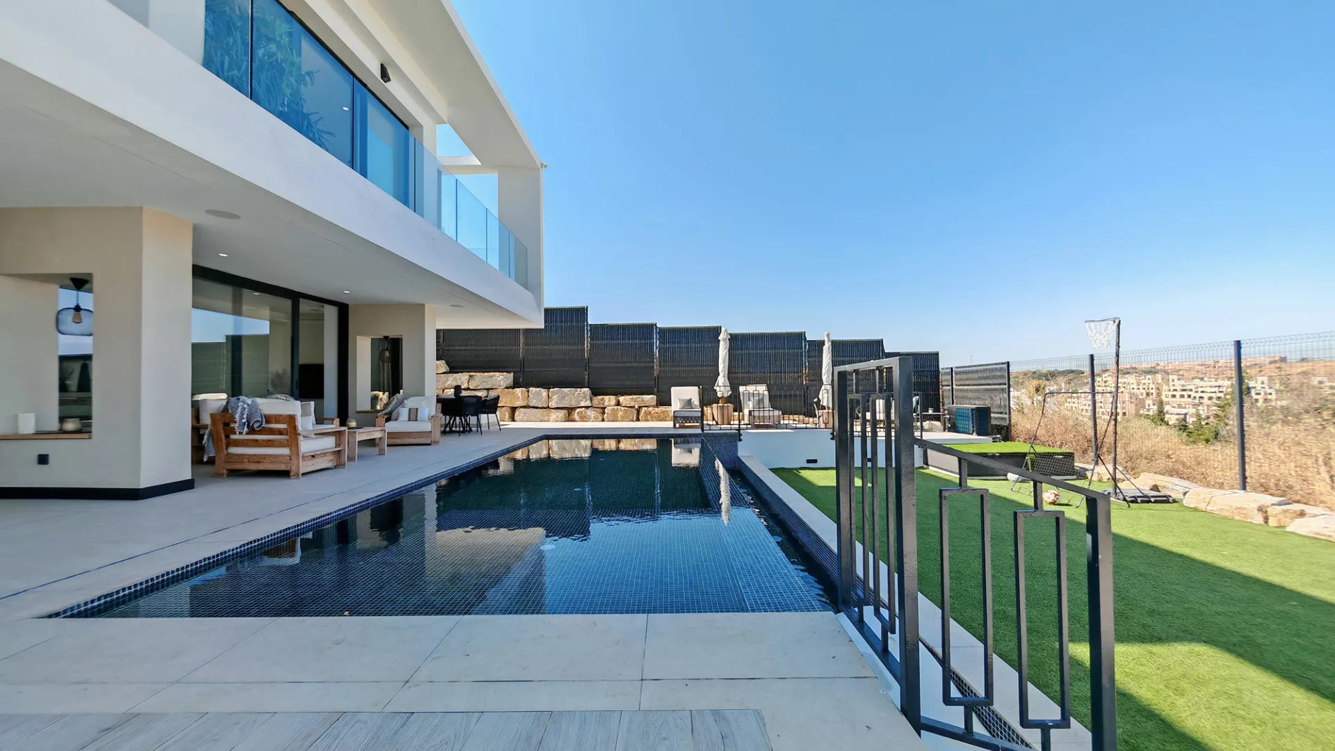 For sale villa in Estepona