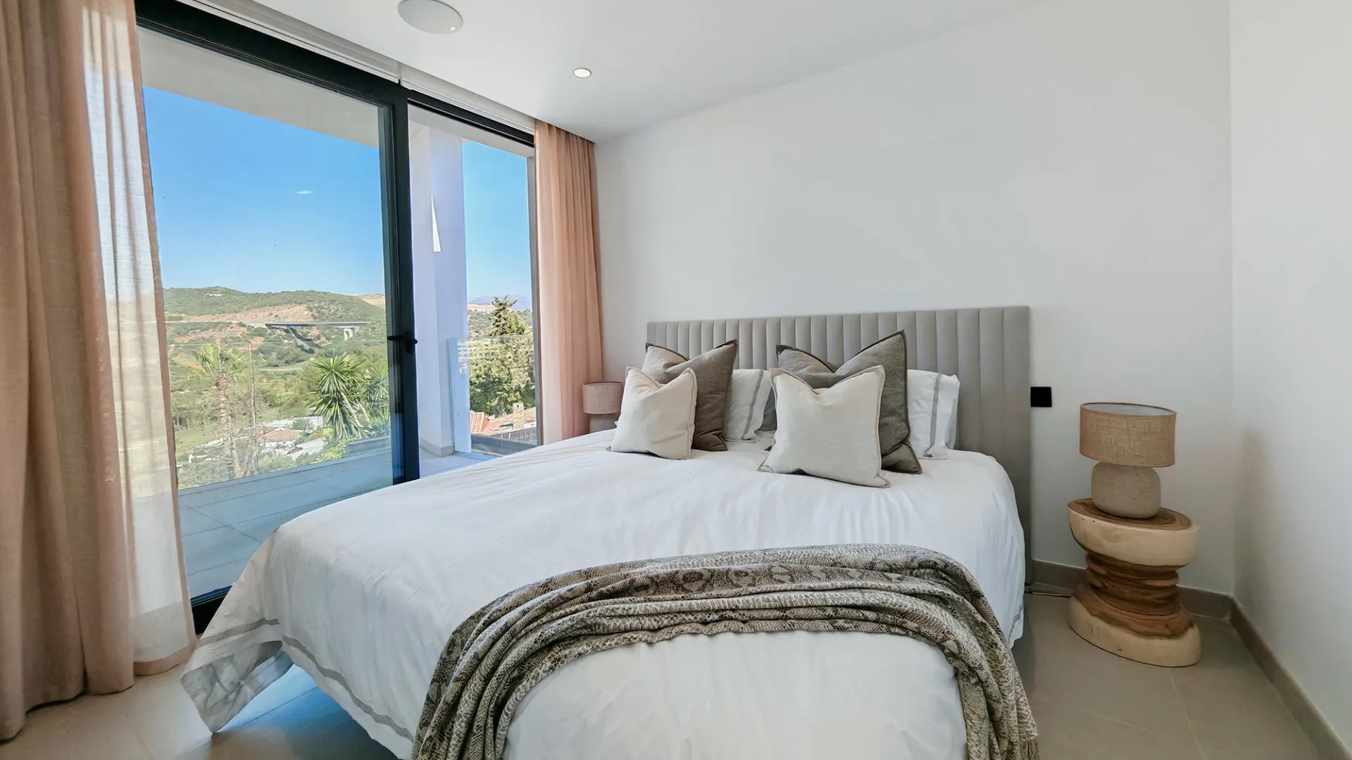 For sale villa in Estepona