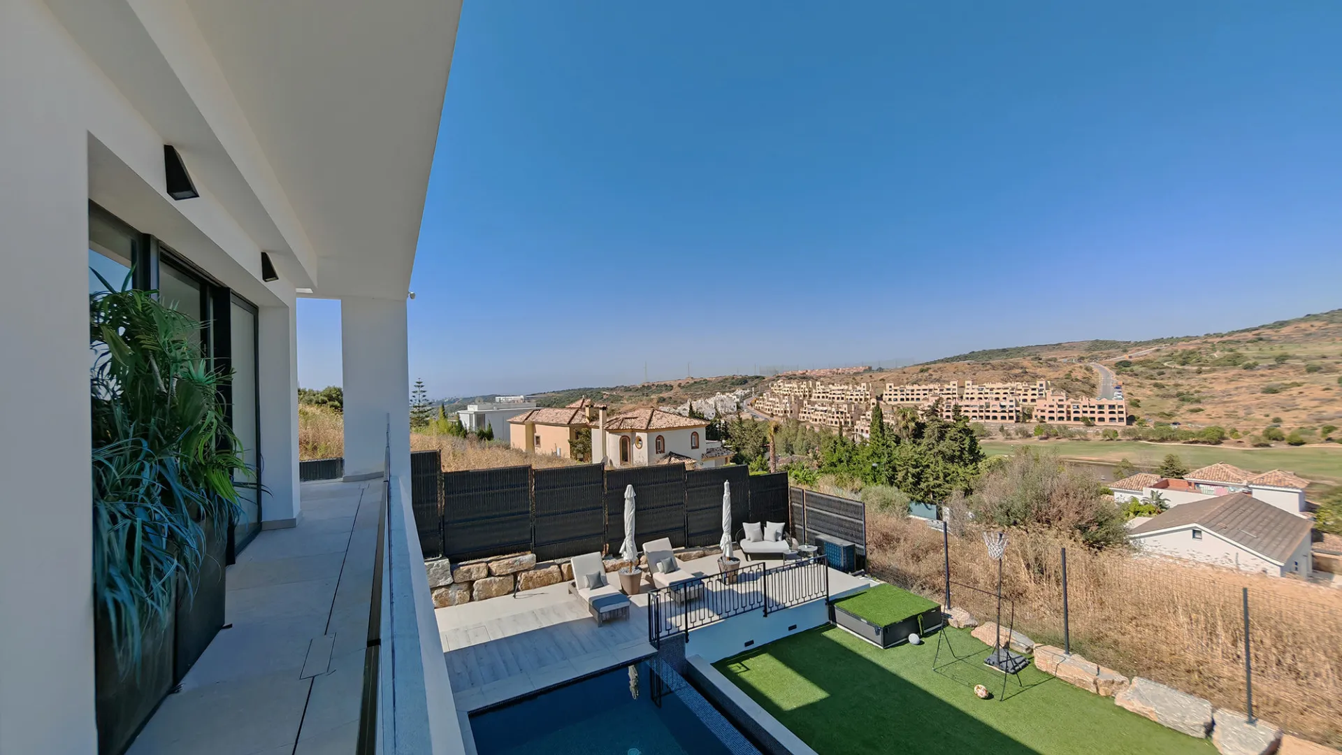 For sale villa in Estepona