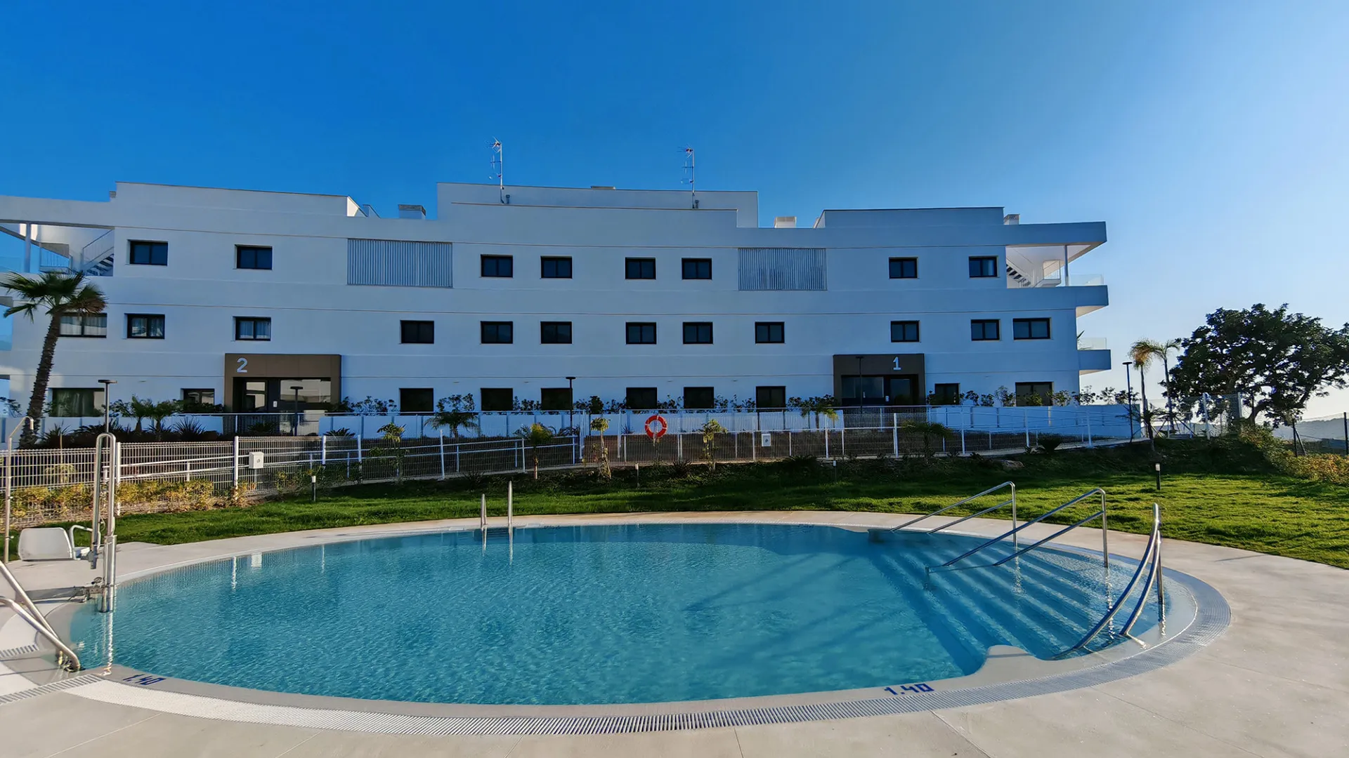 For sale apartment with 2 bedrooms in Estepona