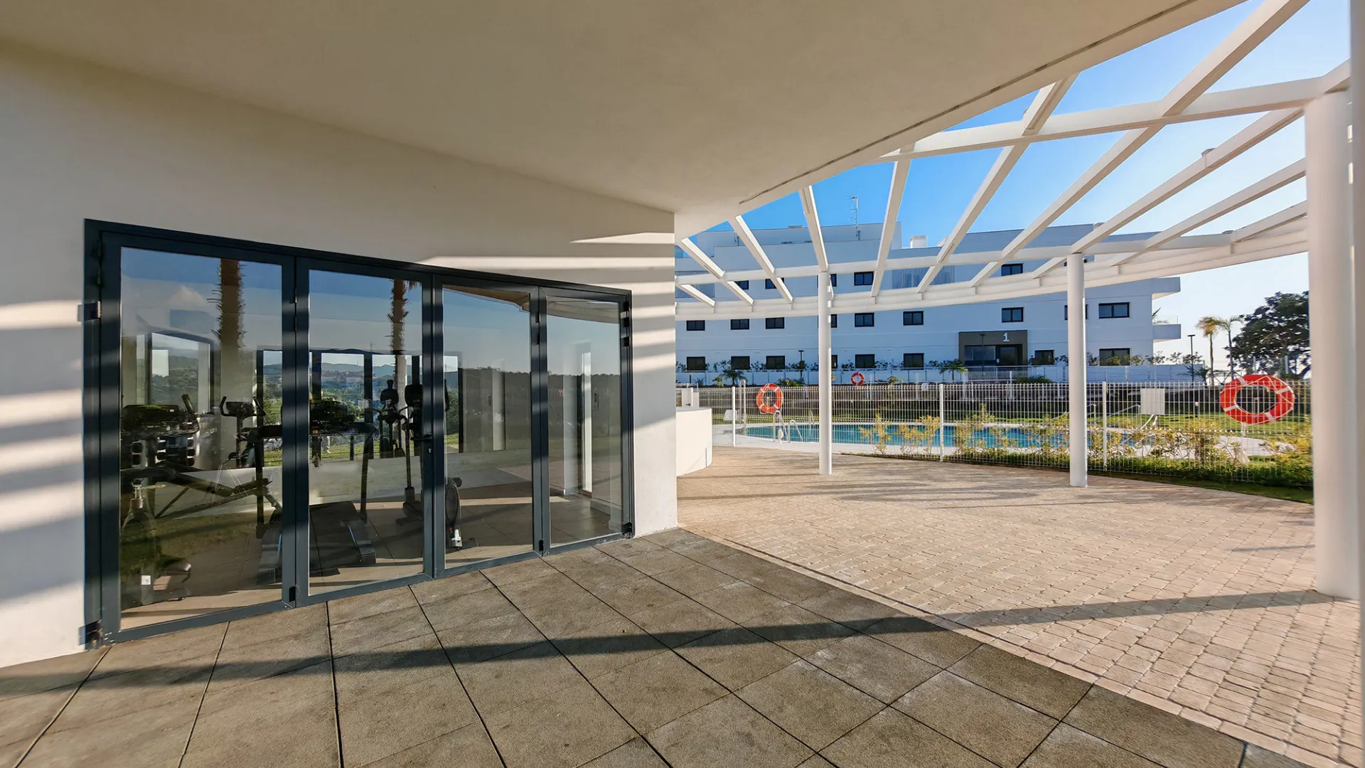 For sale apartment with 2 bedrooms in Estepona