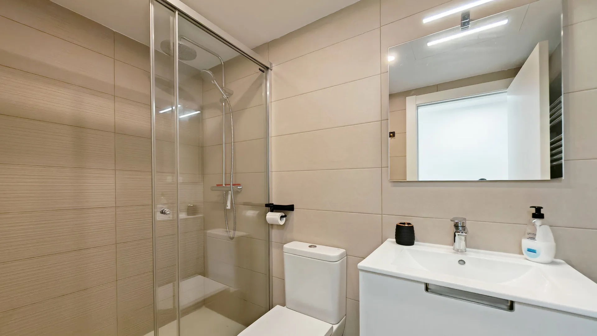 For sale apartment with 2 bedrooms in Estepona