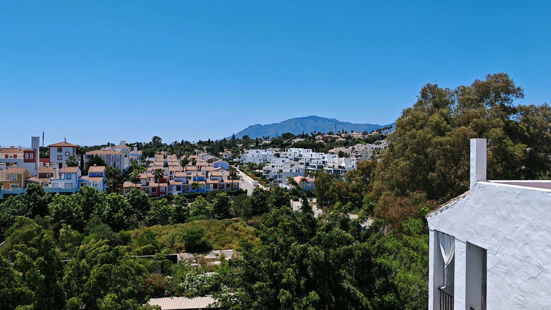 For sale penthouse in Atalaya Golf