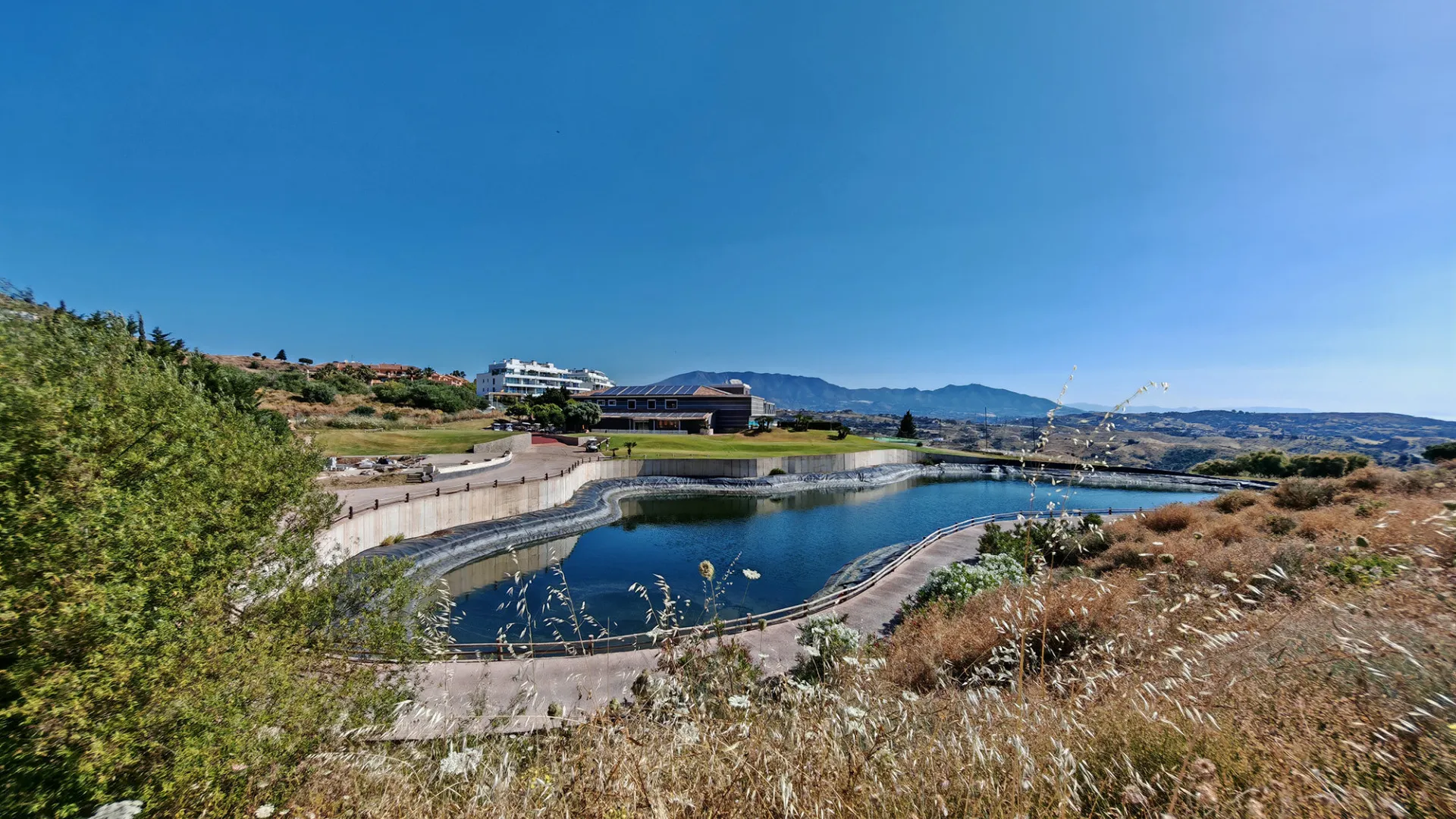 Plot for sale in Calanova Golf