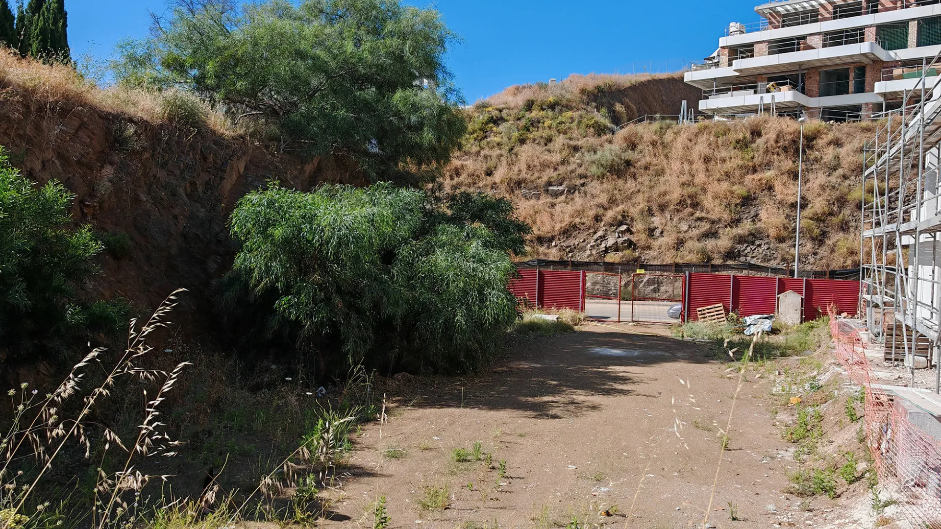 Plot for sale in Calanova Golf