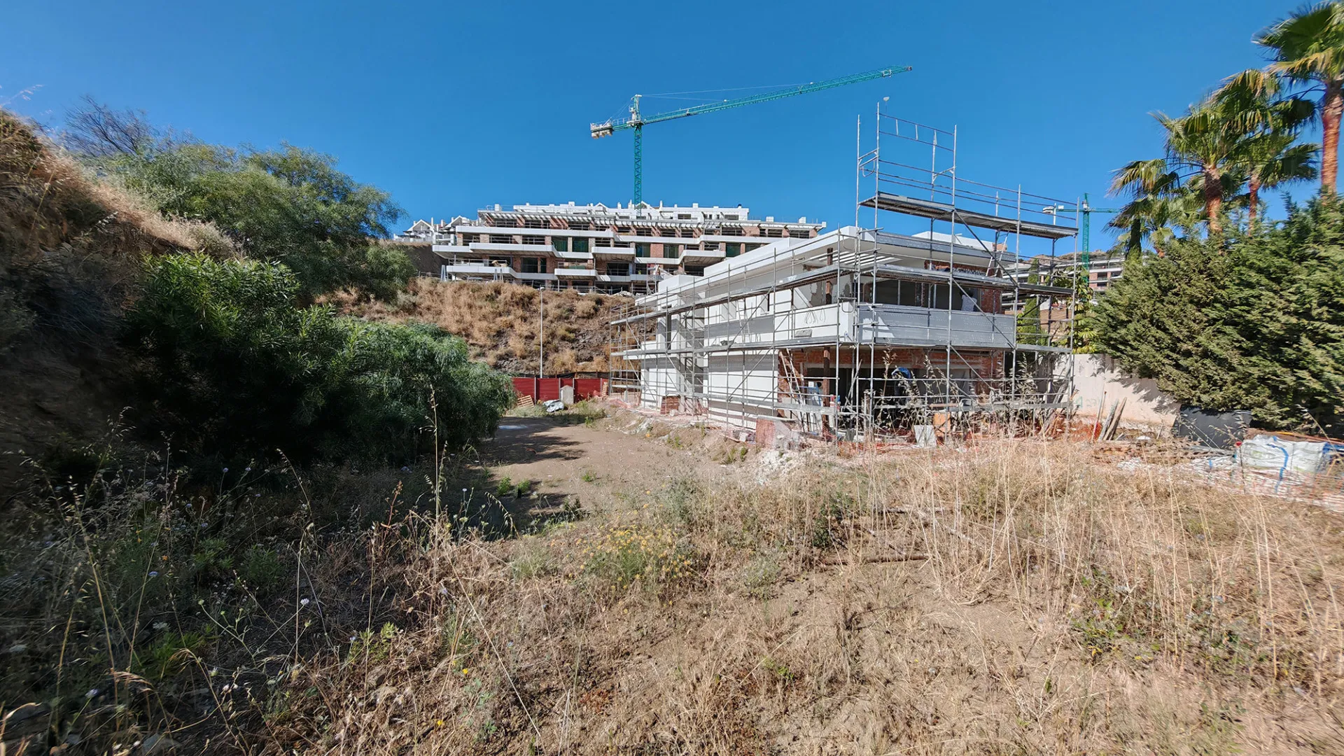 Plot for sale in Calanova Golf