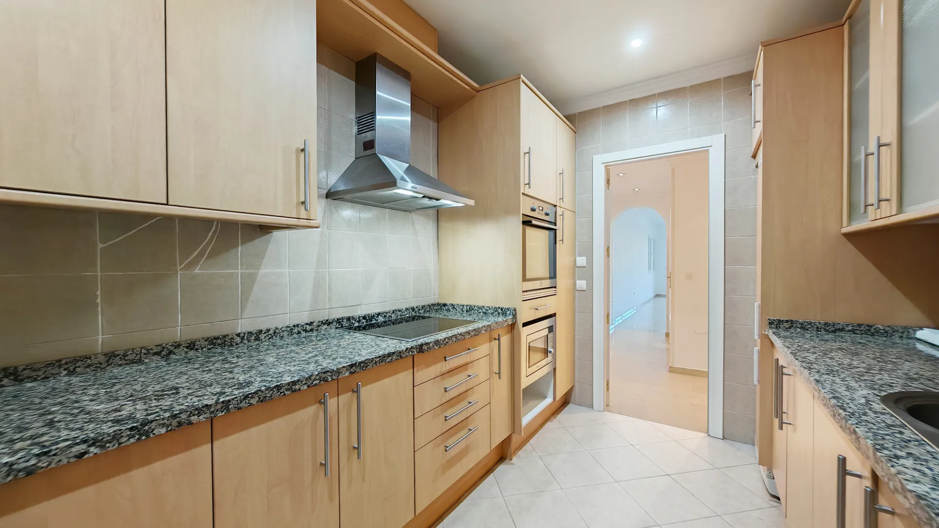 2 bedrooms apartment in Elviria for sale