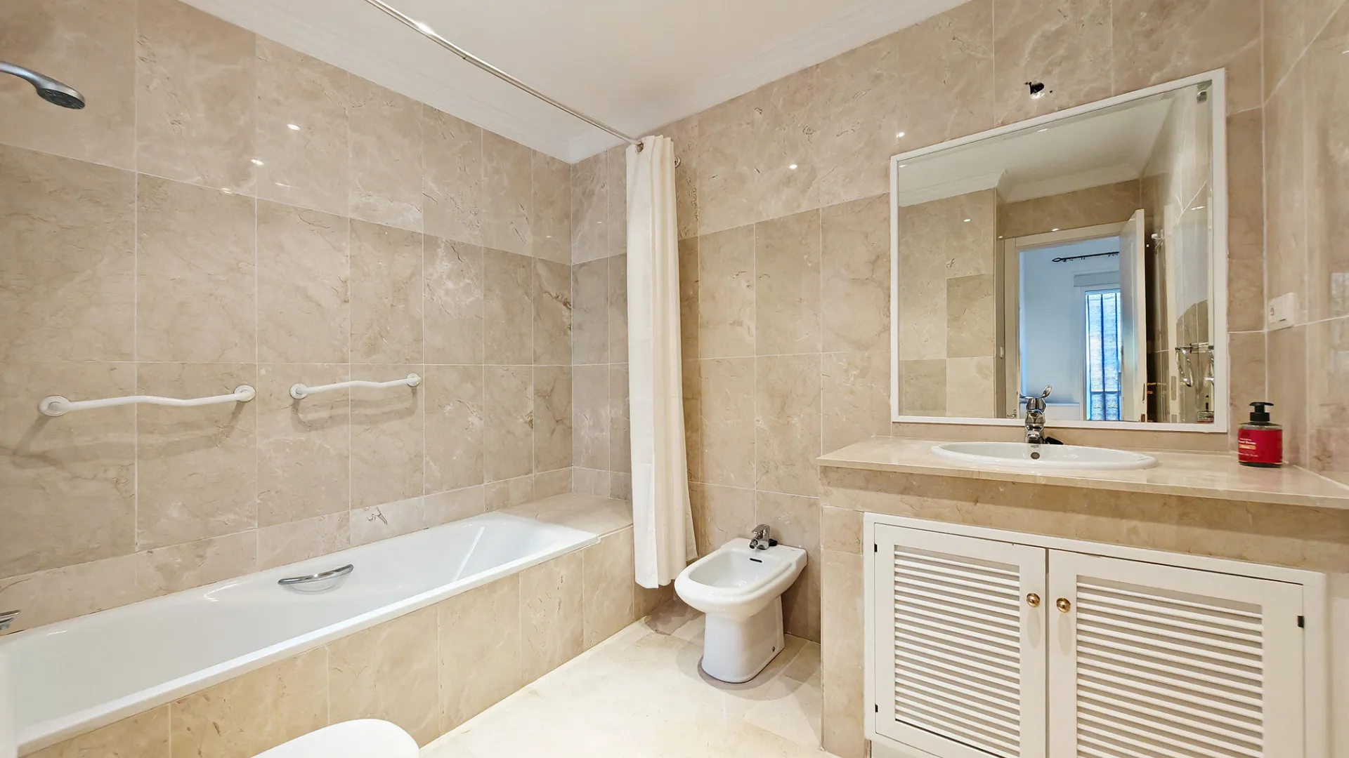 2 bedrooms apartment in Elviria for sale