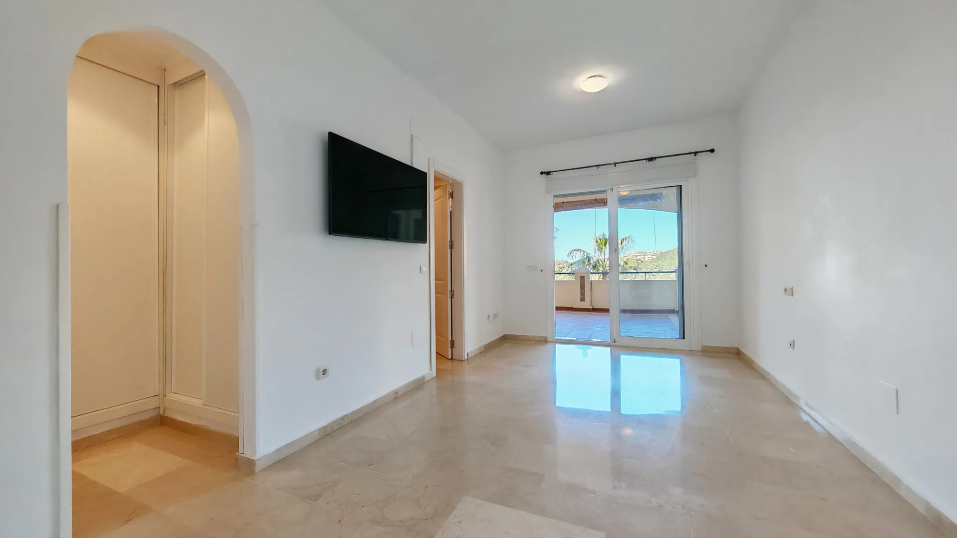 2 bedrooms apartment in Elviria for sale