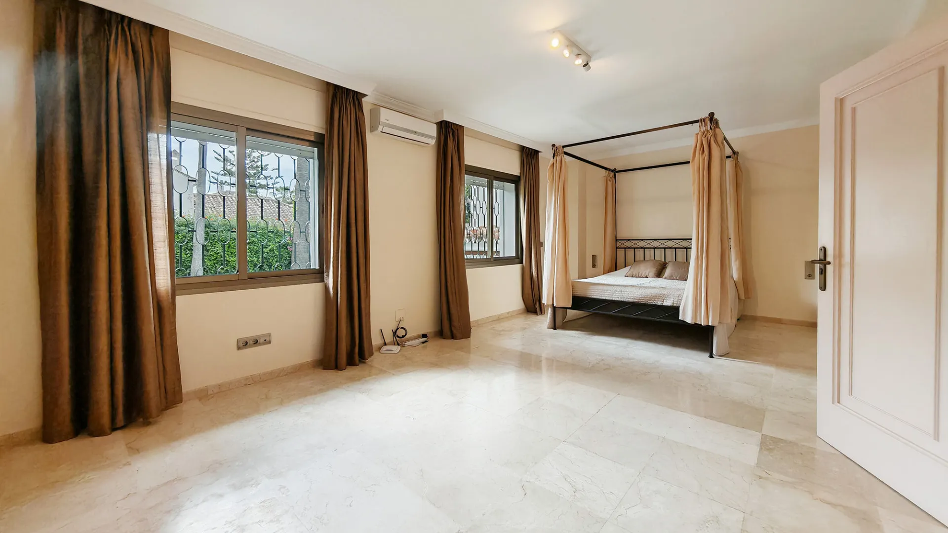 Los Monteros, villa en venta