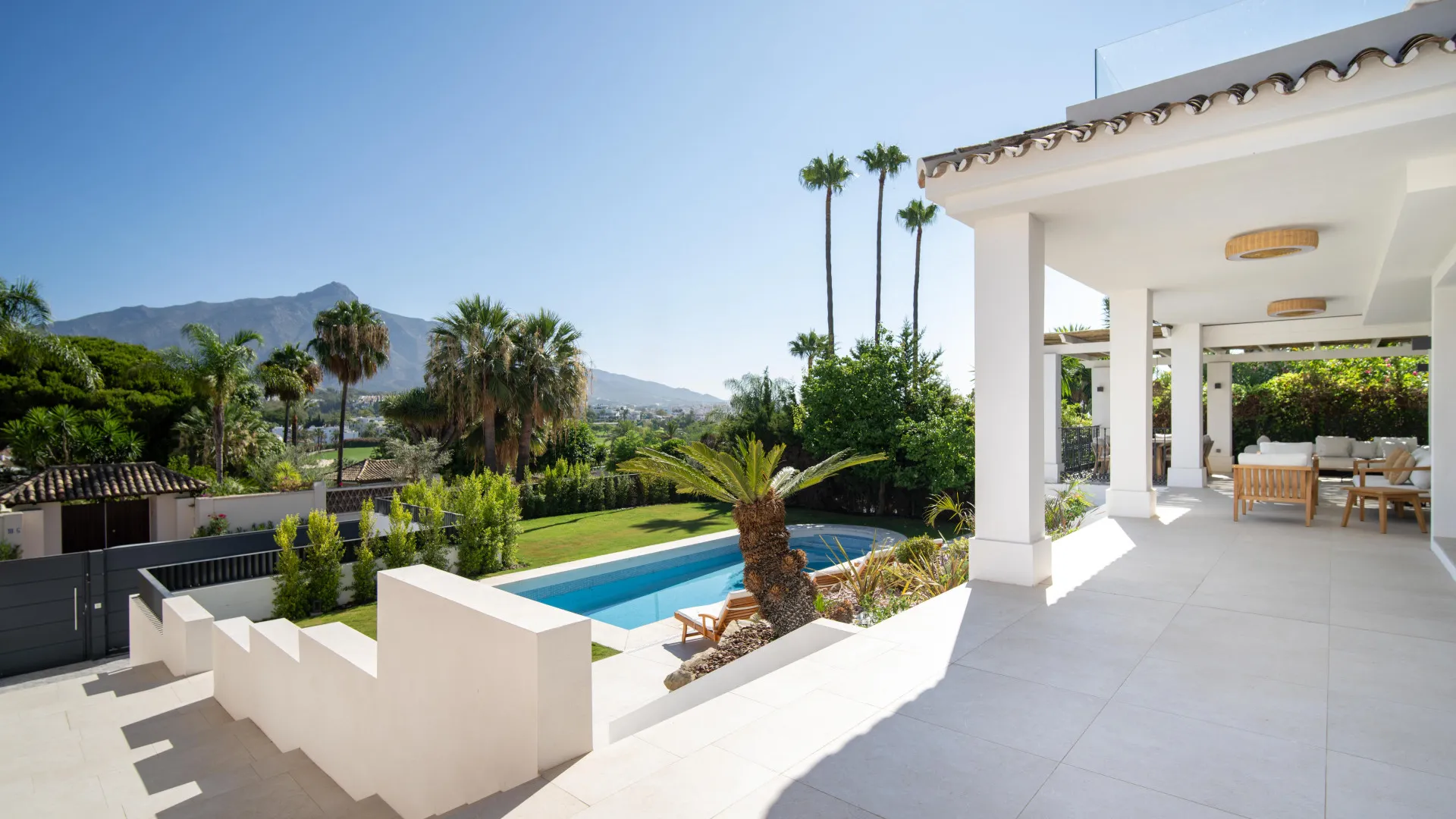 Se vende villa en Las Brisas