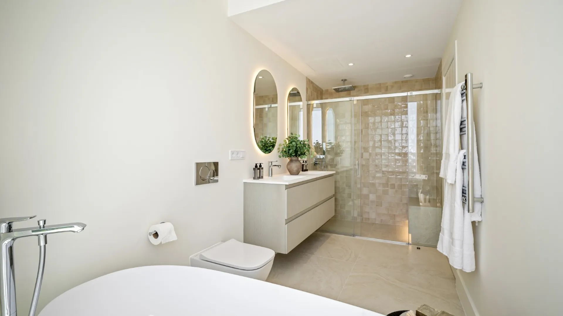 Town house for sale in La Quinta with 4 bedrooms