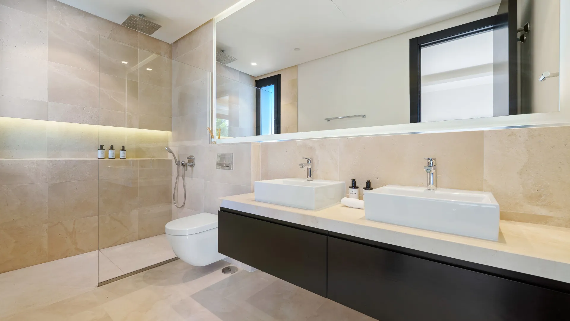 Villa with 6 bedrooms for sale in Nueva Andalucia