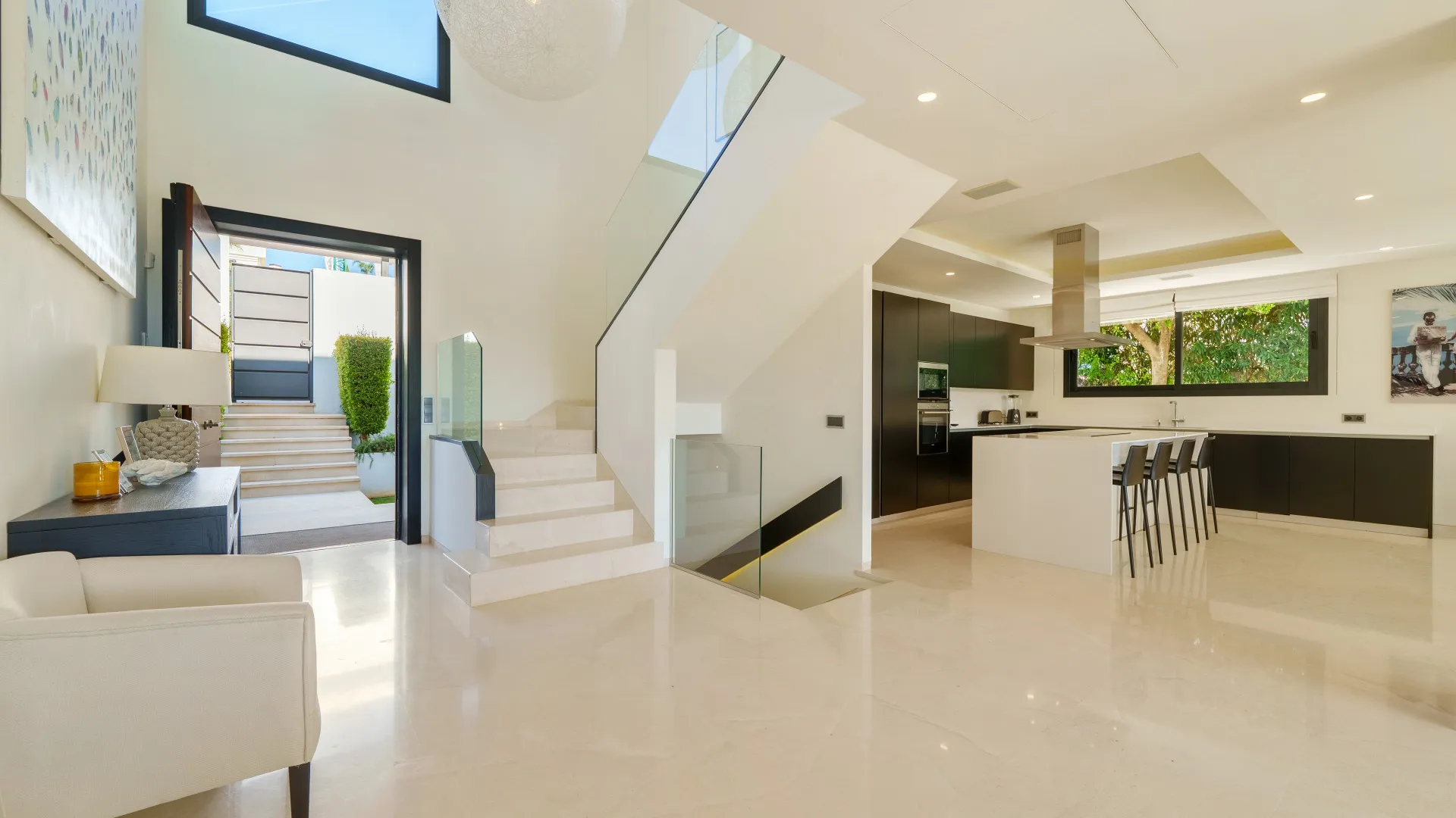 Villa with 6 bedrooms for sale in Nueva Andalucia