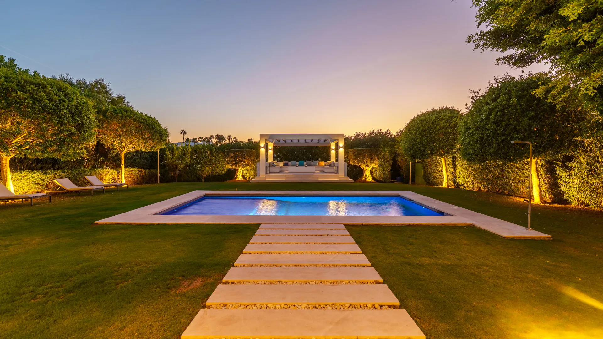 Villa with 6 bedrooms for sale in Nueva Andalucia