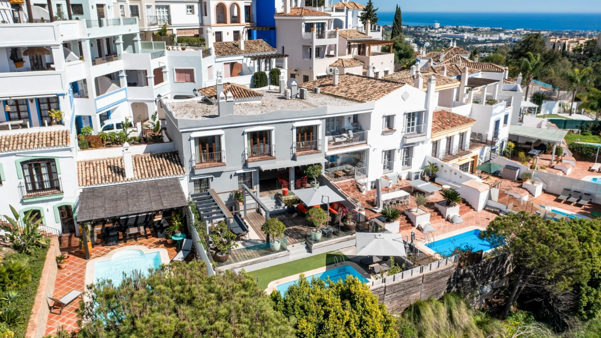 Town house for sale in Benahavis with 5 bedrooms