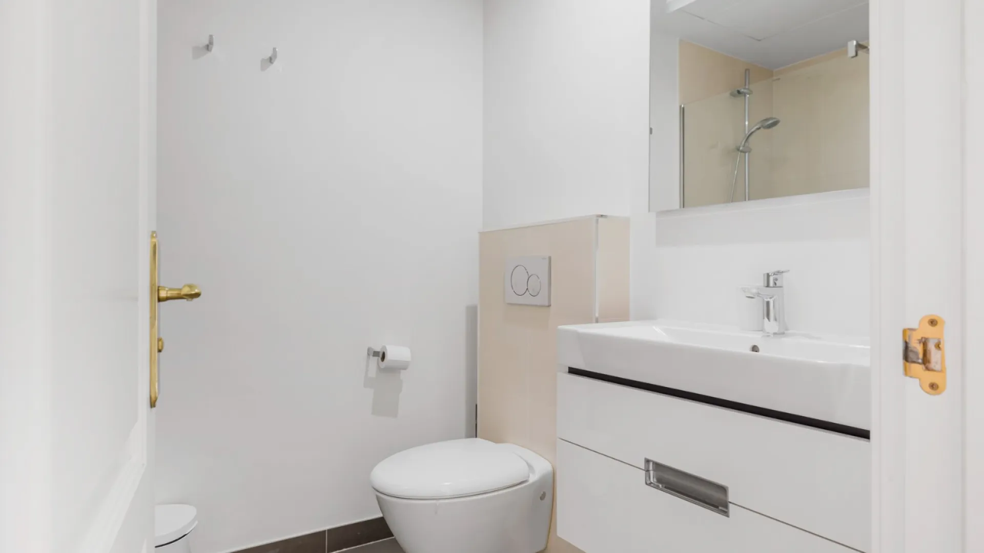 Town house for sale in Benahavis with 5 bedrooms