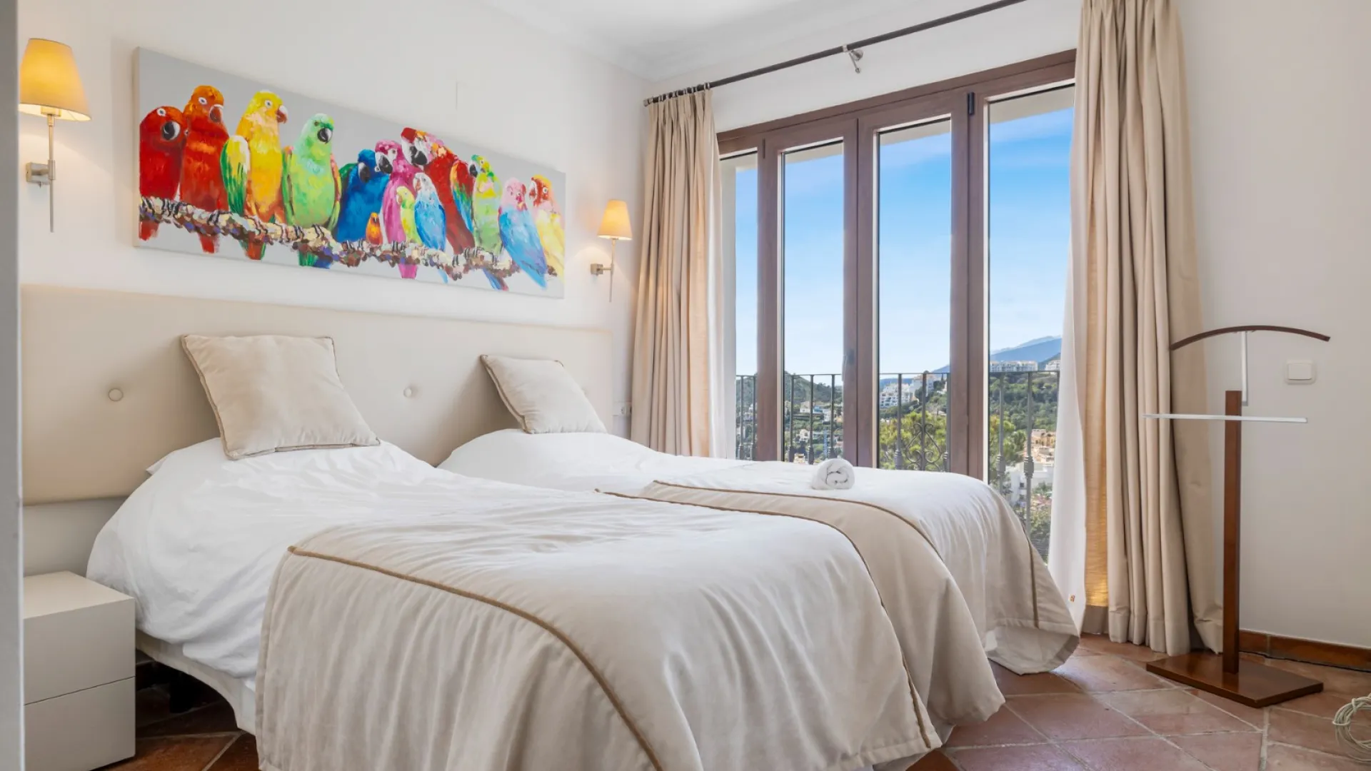 Town house for sale in Benahavis with 5 bedrooms