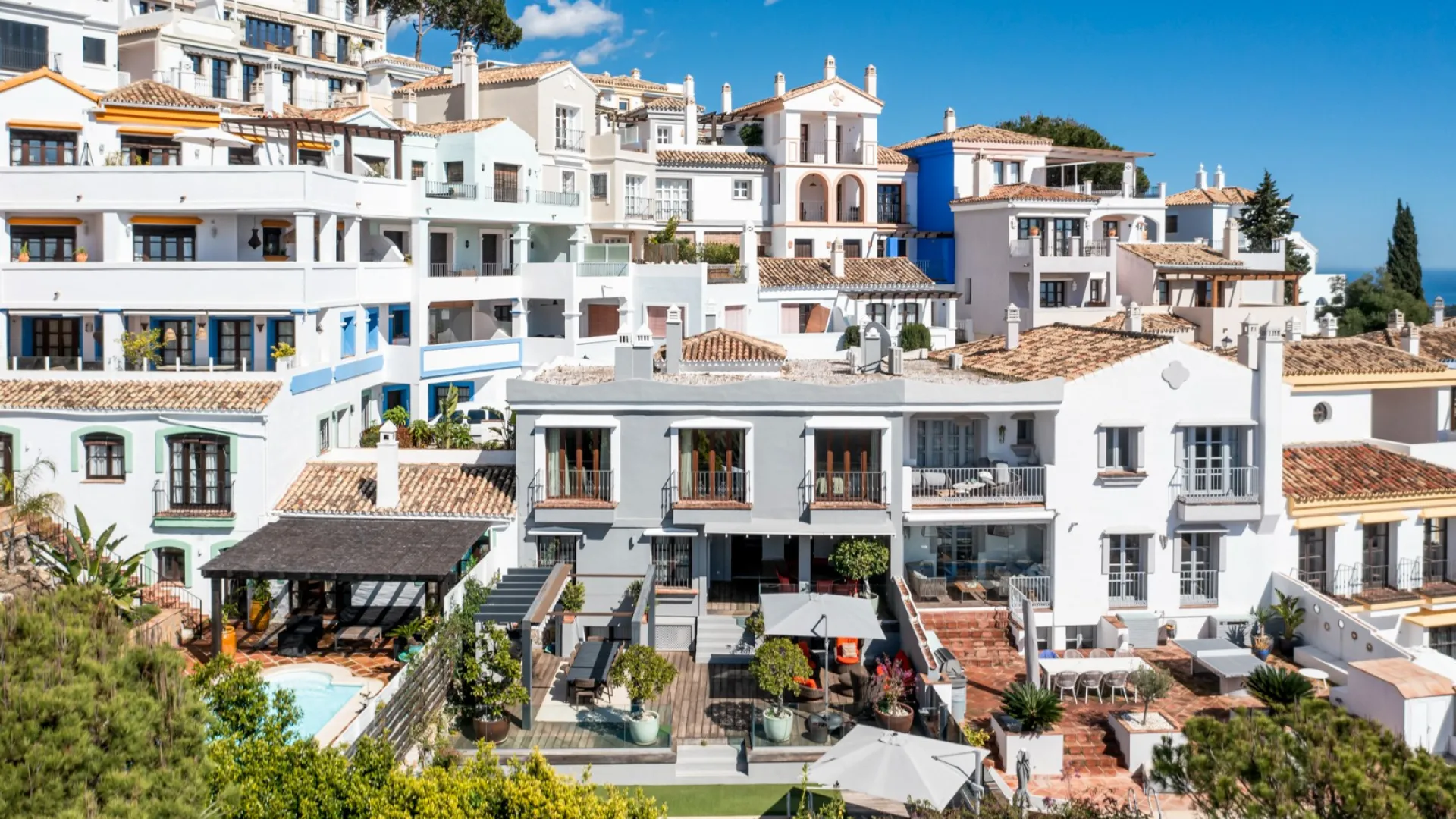 Town house for sale in Benahavis with 5 bedrooms