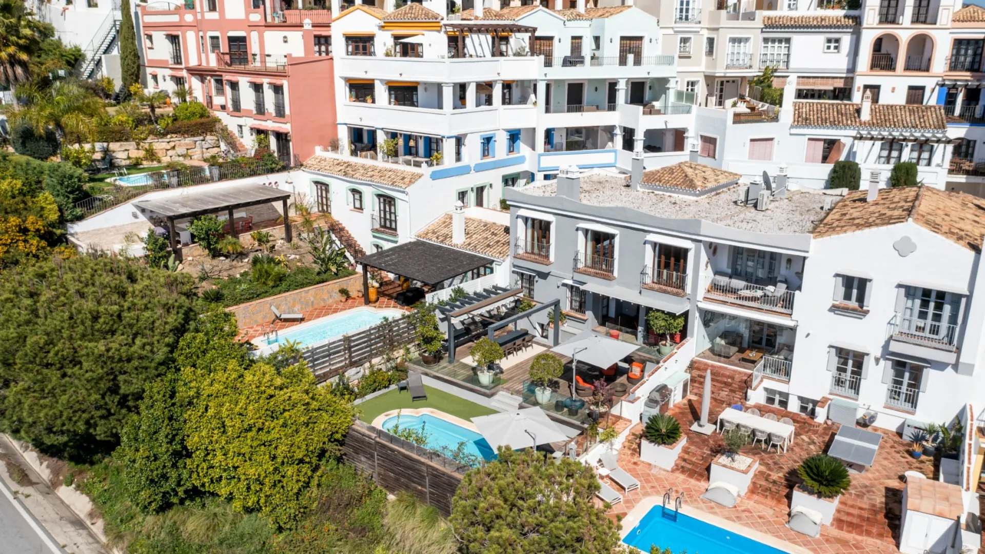Town house for sale in Benahavis with 5 bedrooms
