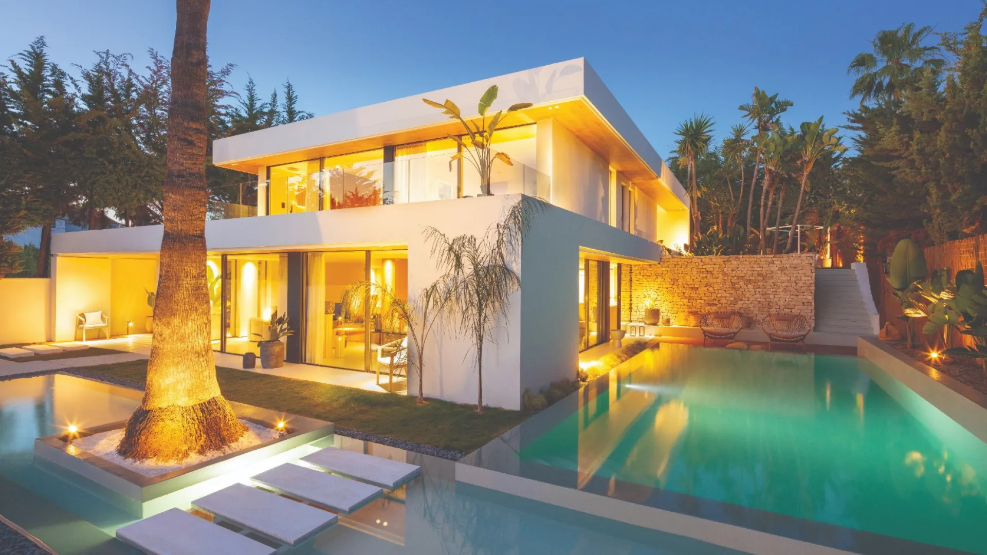 For sale villa with 4 bedrooms in Nueva Andalucia