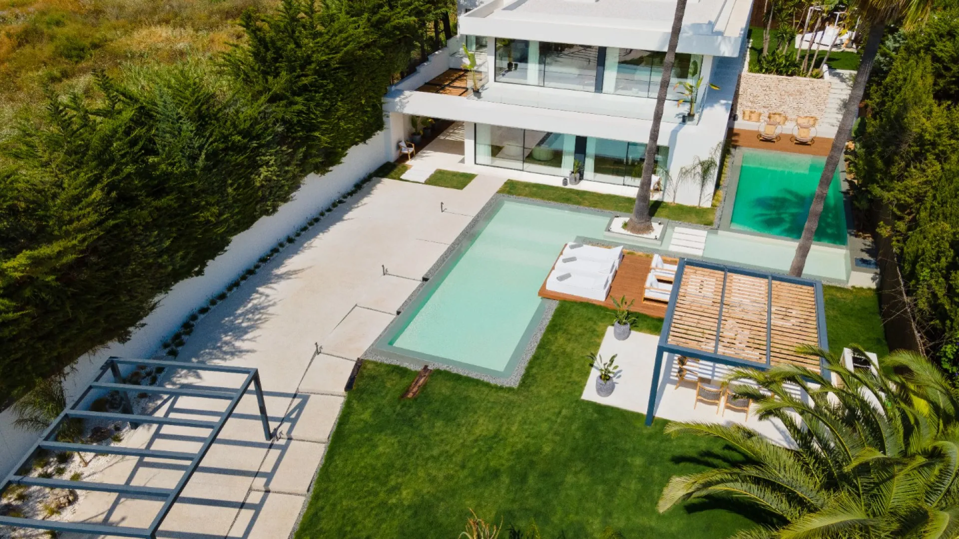For sale villa with 4 bedrooms in Nueva Andalucia