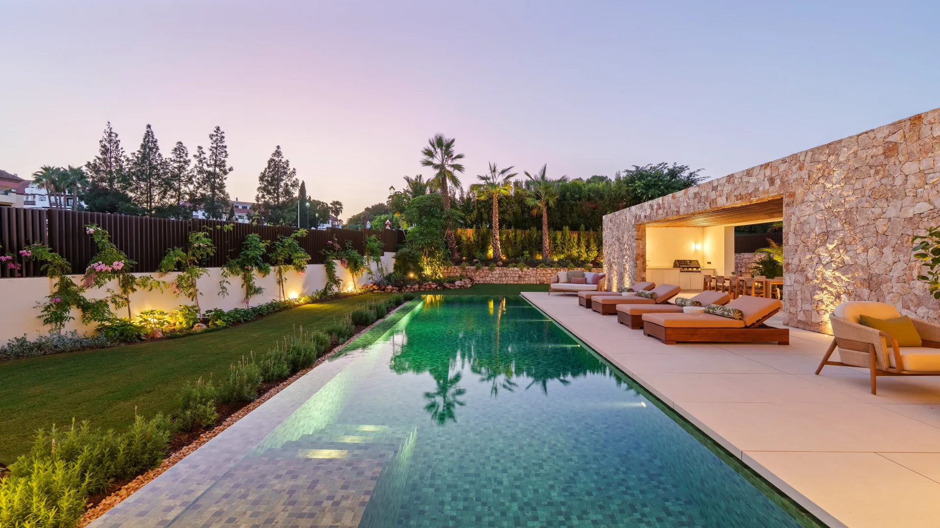 Villa for sale in Marbella Golden Mile with 5 bedrooms