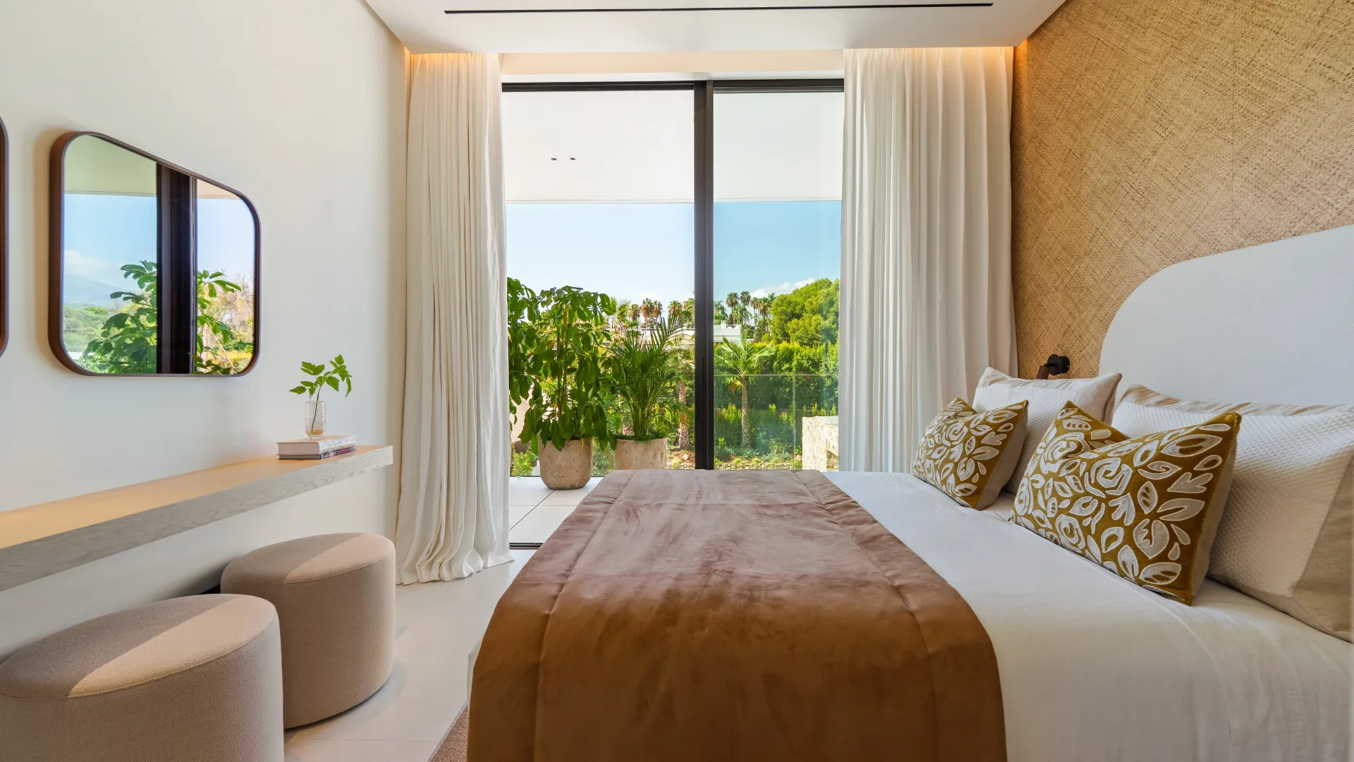 Villa for sale in Marbella Golden Mile with 5 bedrooms