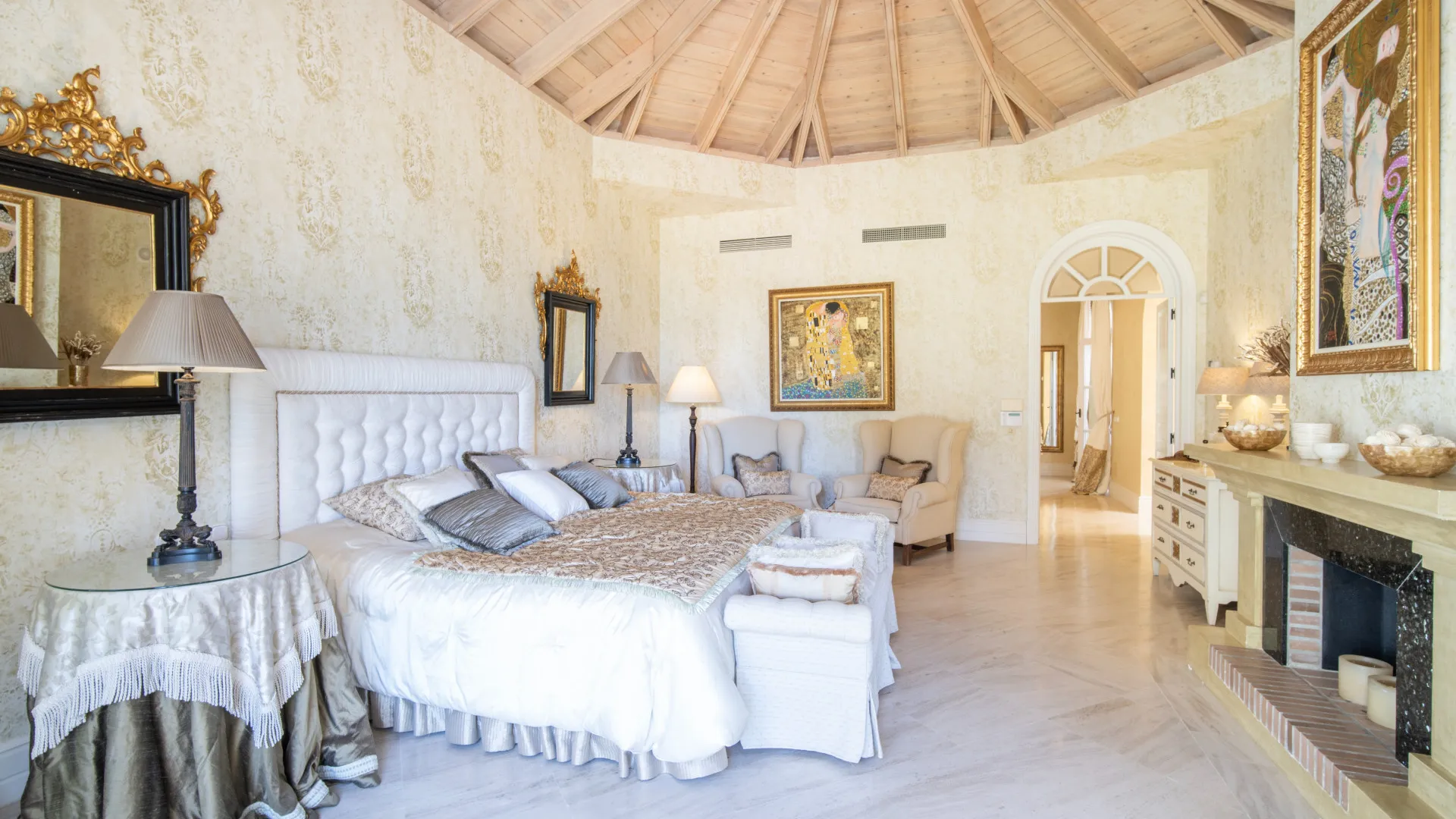 Villa in Altos Reales for sale