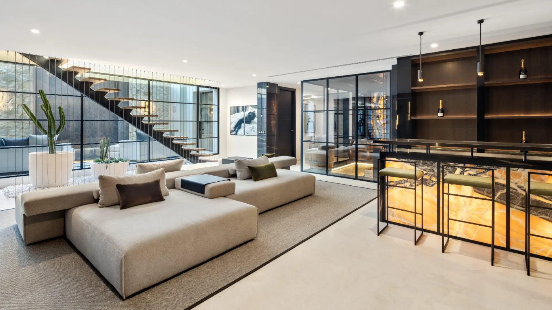 Se vende villa en Nueva Andalucia con 6 dormitorios