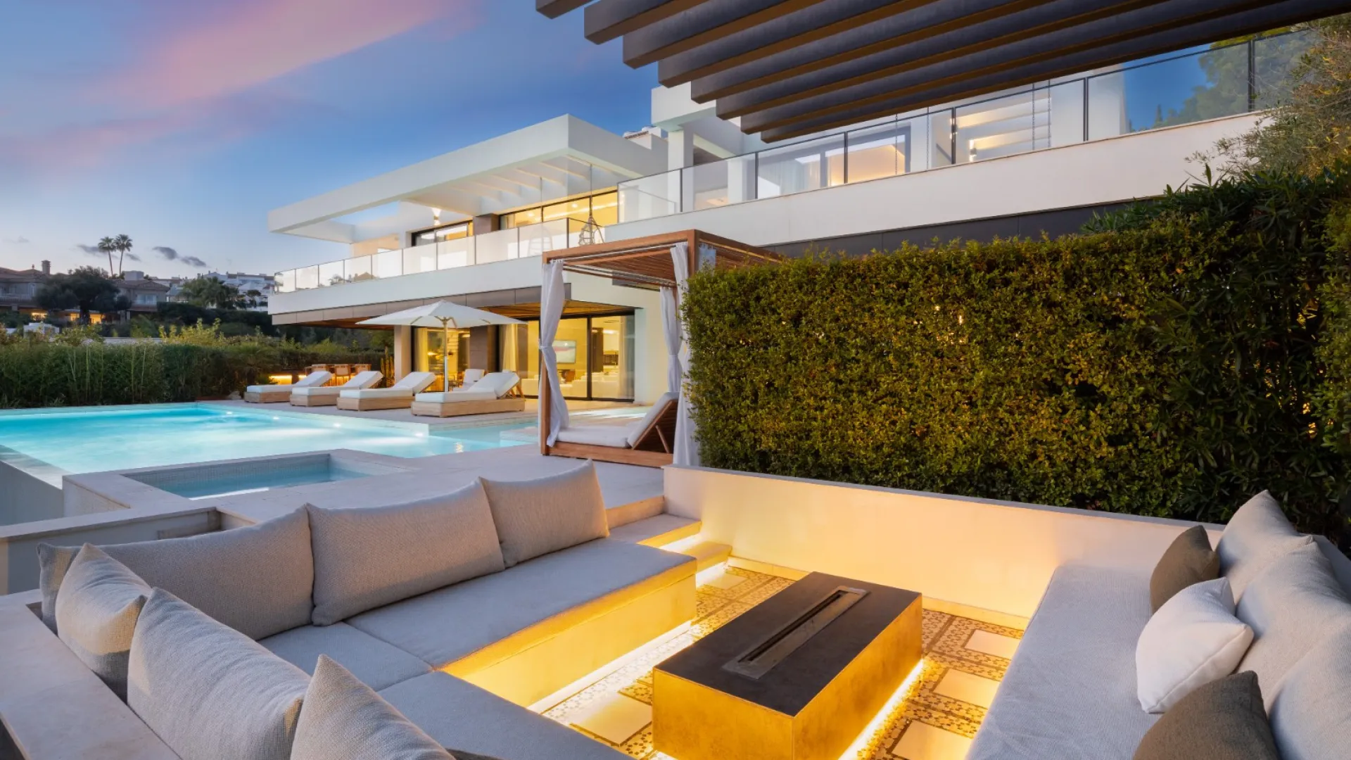 Se vende villa en Nueva Andalucia con 6 dormitorios