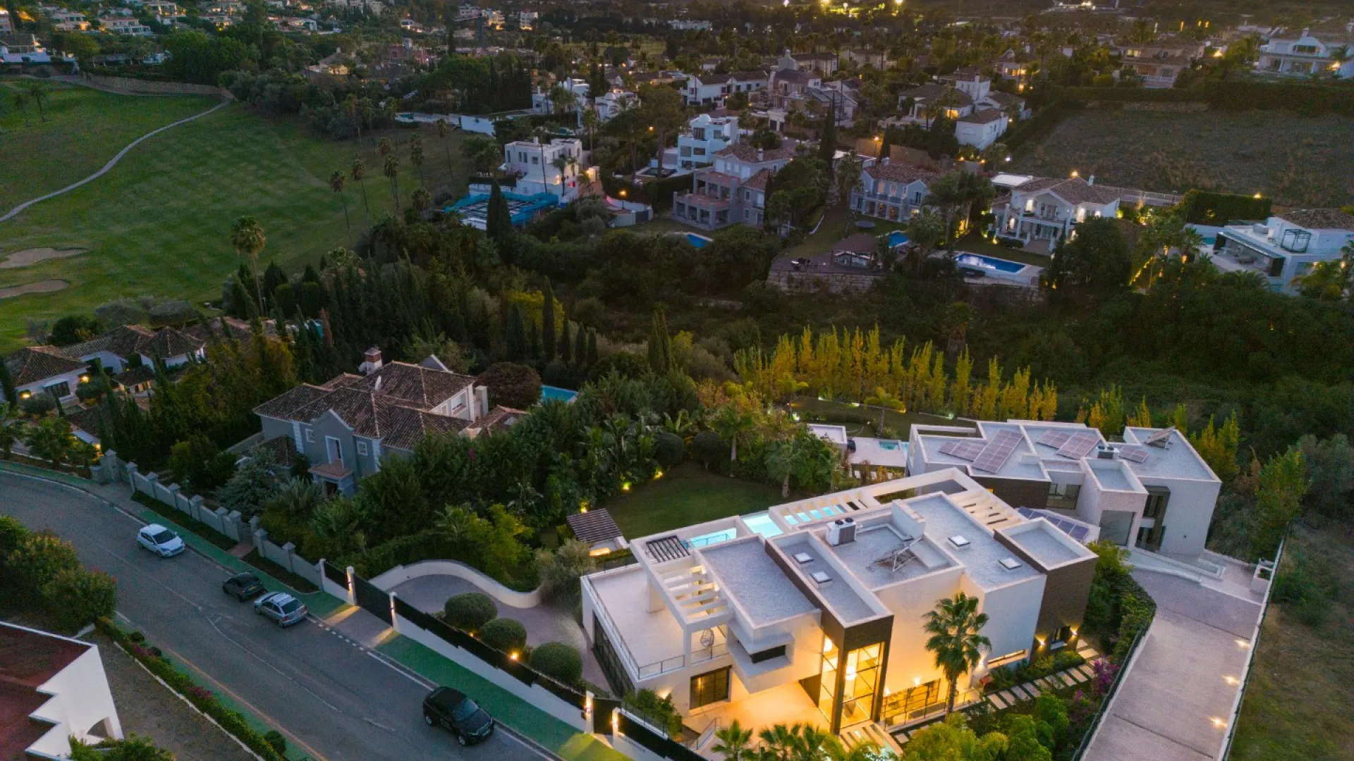 Se vende villa en Nueva Andalucia con 6 dormitorios