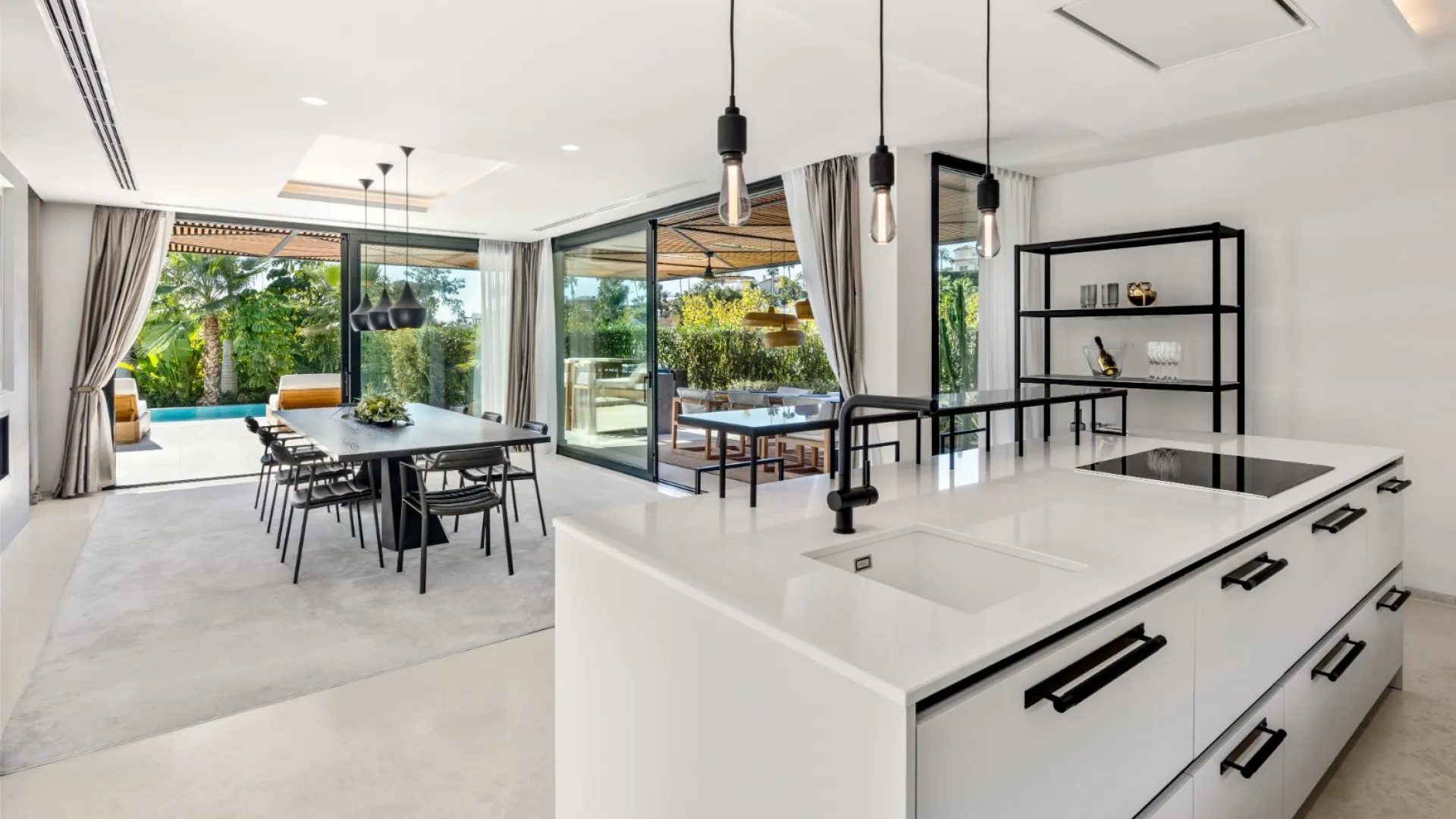 Se vende villa en Nueva Andalucia con 6 dormitorios