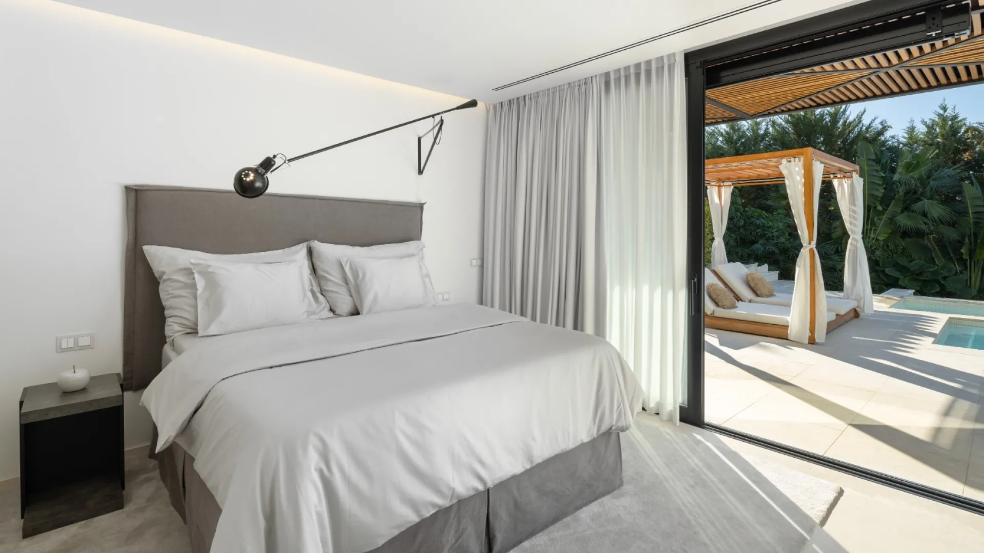 Se vende villa en Nueva Andalucia con 6 dormitorios