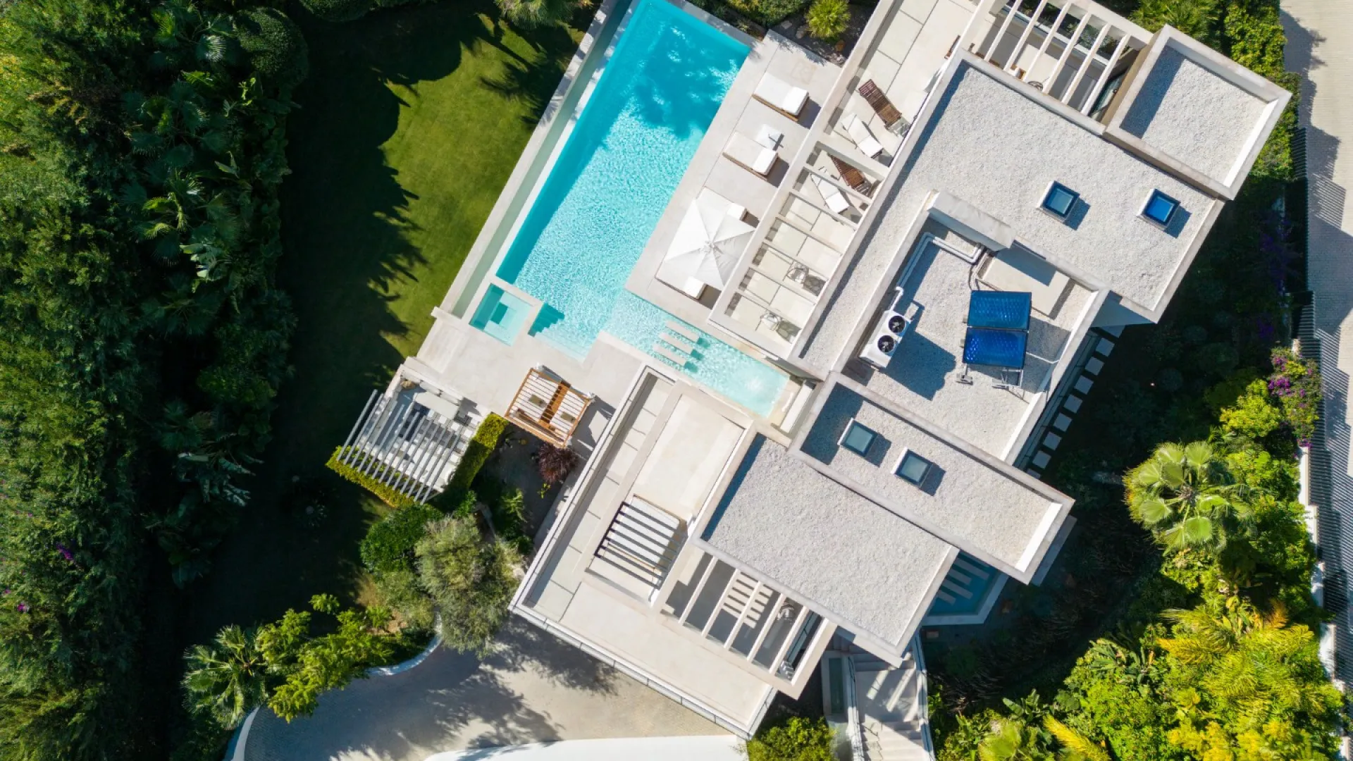 Se vende villa en Nueva Andalucia con 6 dormitorios