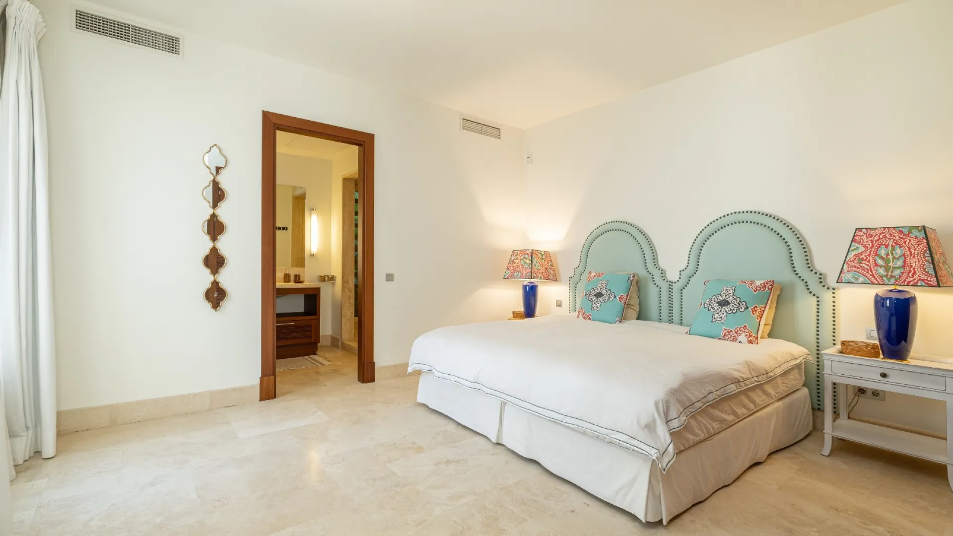 For sale villa with 4 bedrooms in Finca Cortesin