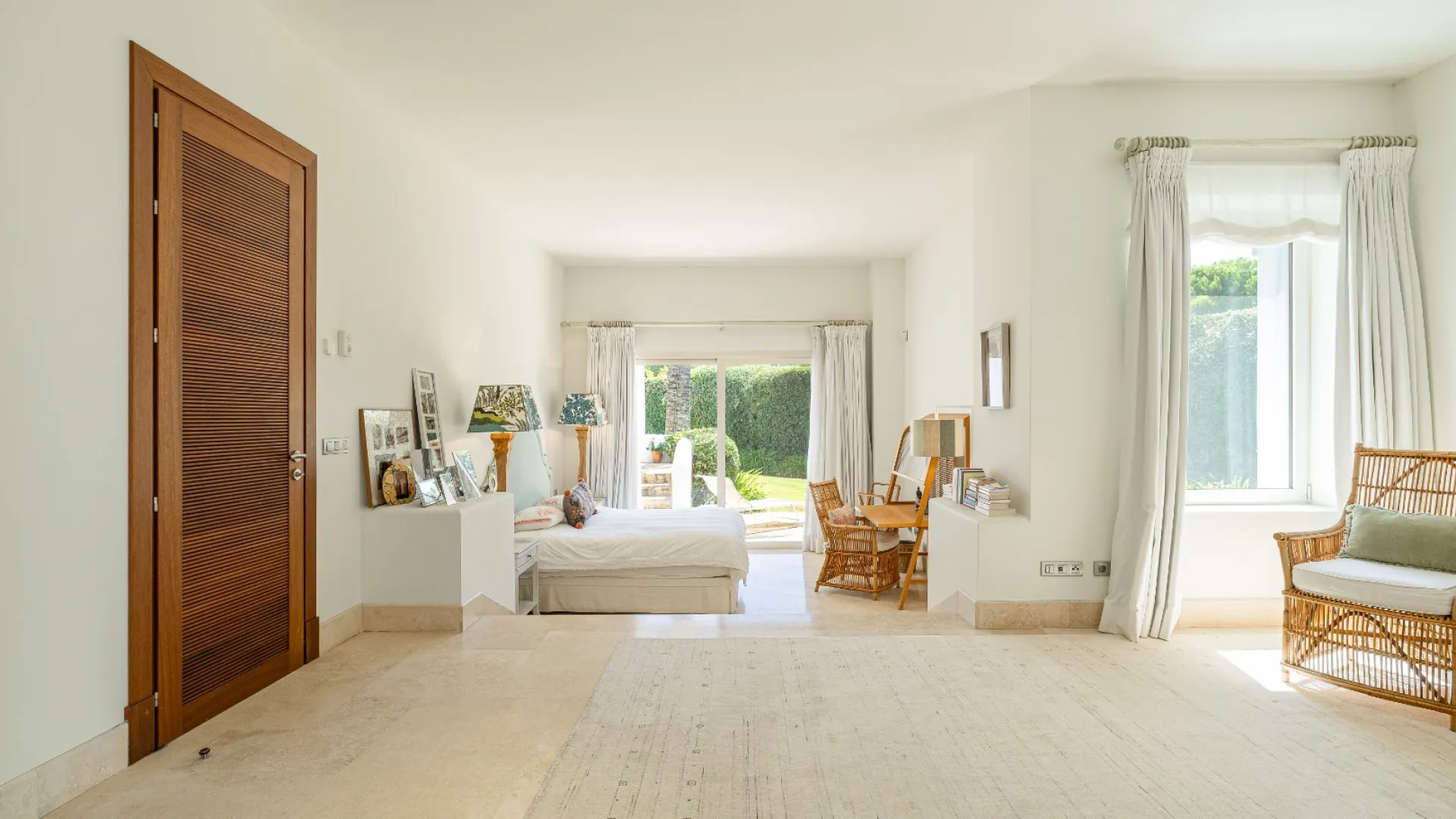 For sale villa with 4 bedrooms in Finca Cortesin