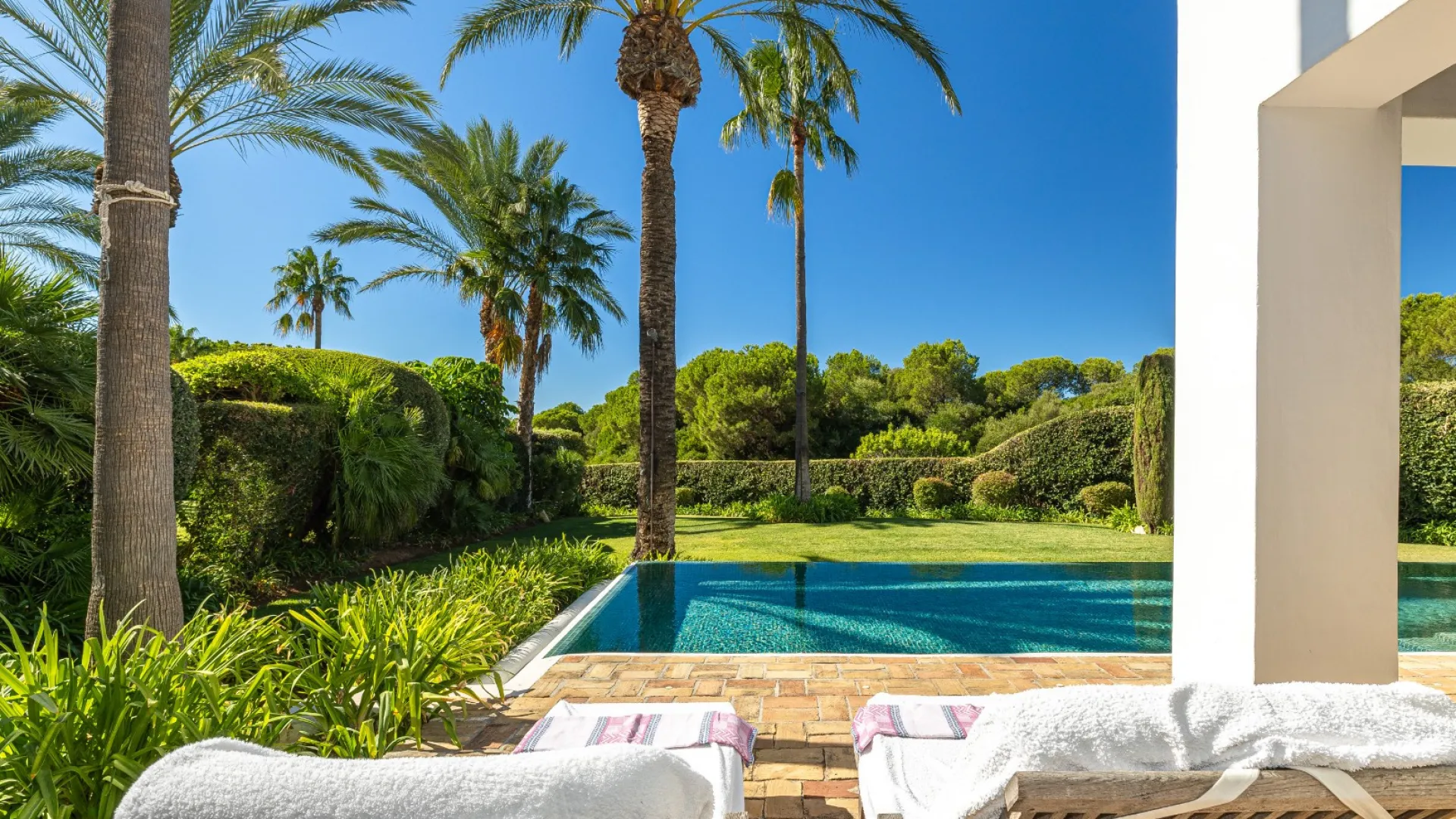 For sale villa with 4 bedrooms in Finca Cortesin