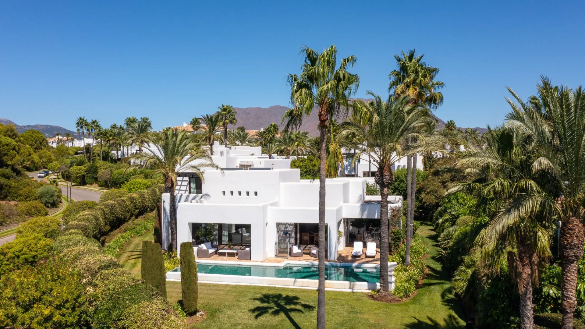 For sale villa with 4 bedrooms in Finca Cortesin