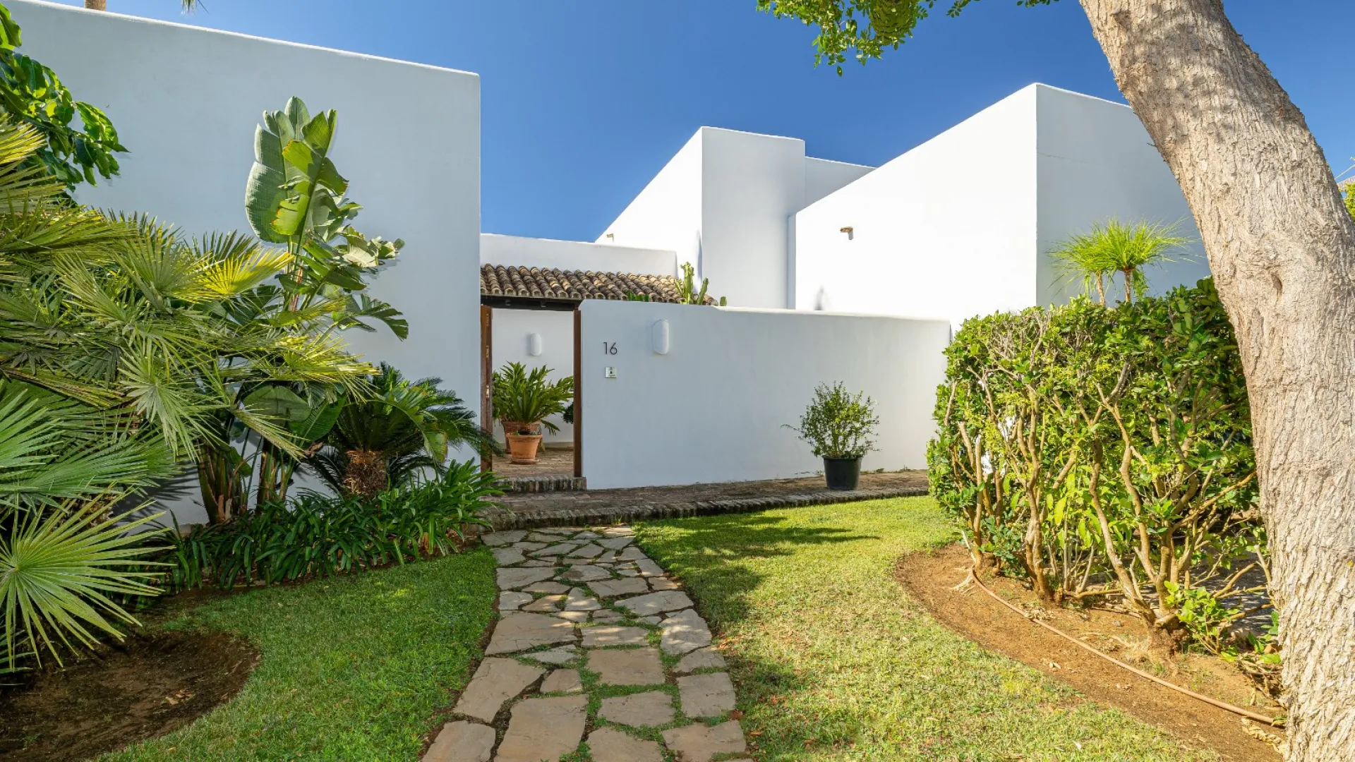 For sale villa with 4 bedrooms in Finca Cortesin