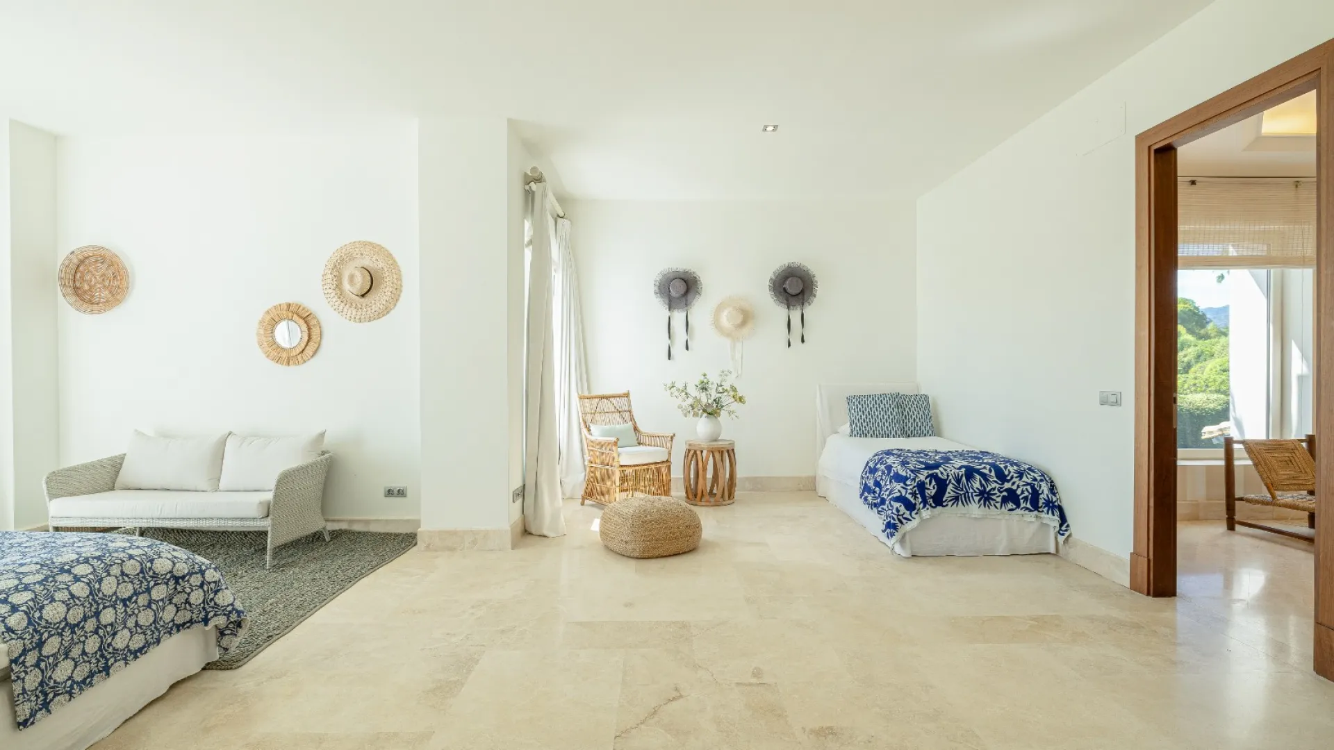 For sale villa with 4 bedrooms in Finca Cortesin