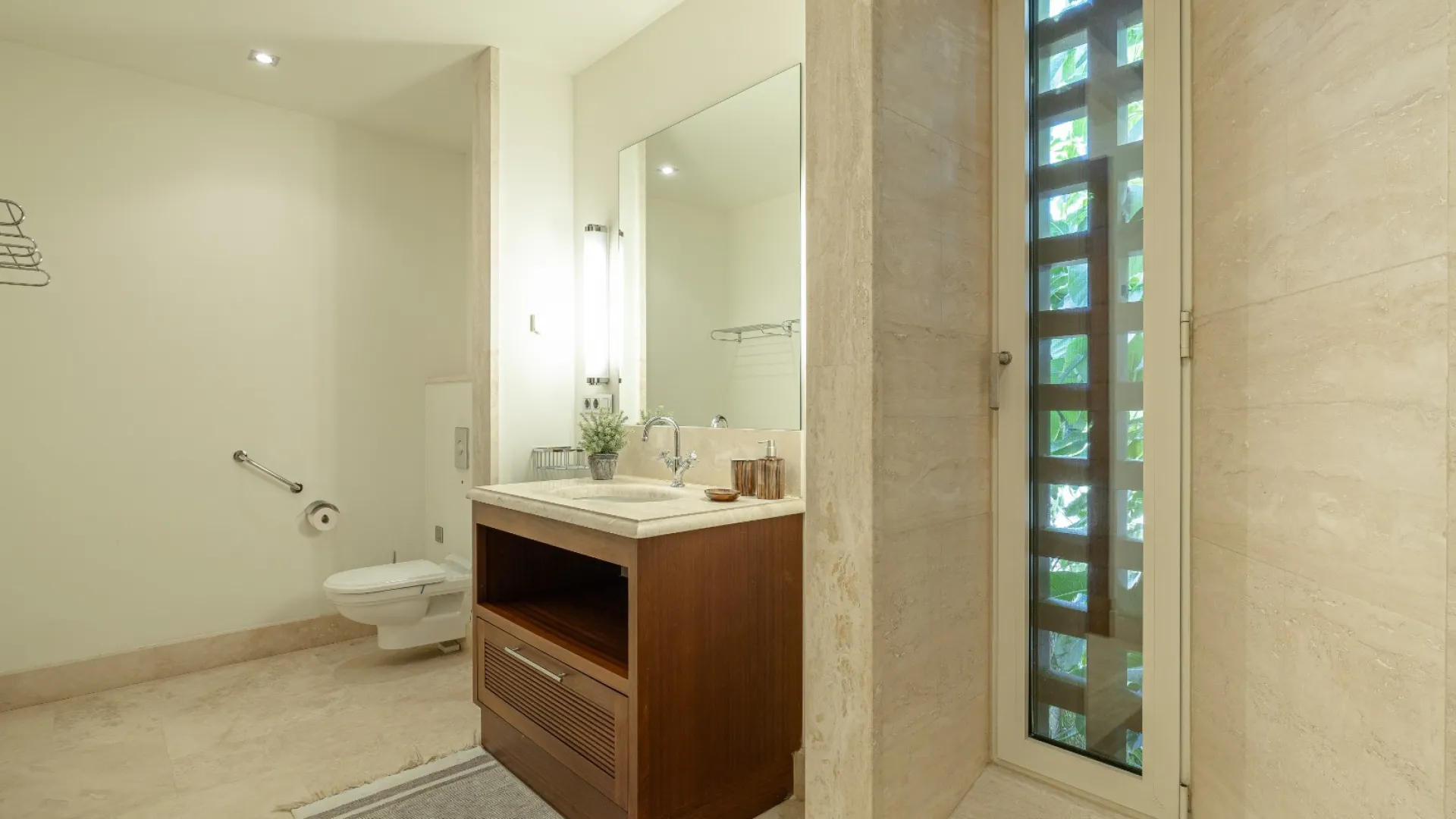 For sale villa with 4 bedrooms in Finca Cortesin