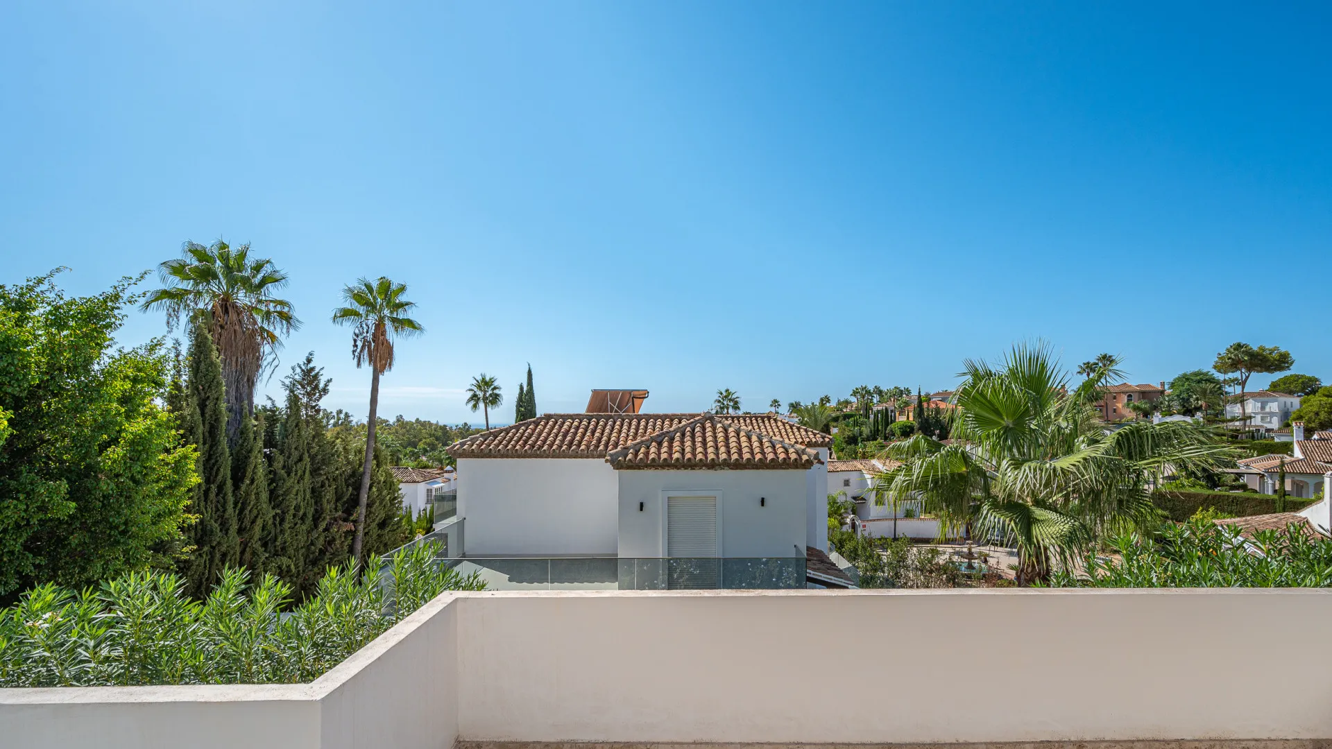 For sale villa in Nueva Andalucia