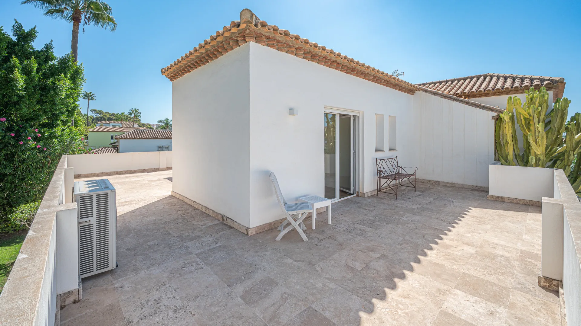 For sale villa in Nueva Andalucia