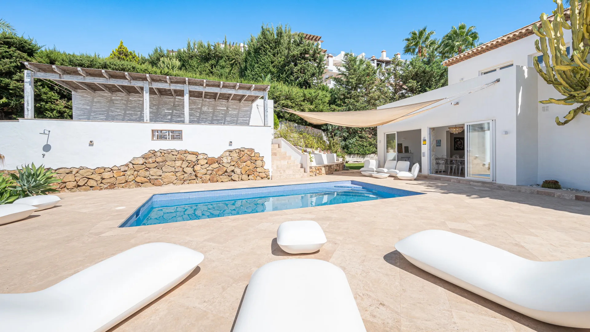 For sale villa in Nueva Andalucia