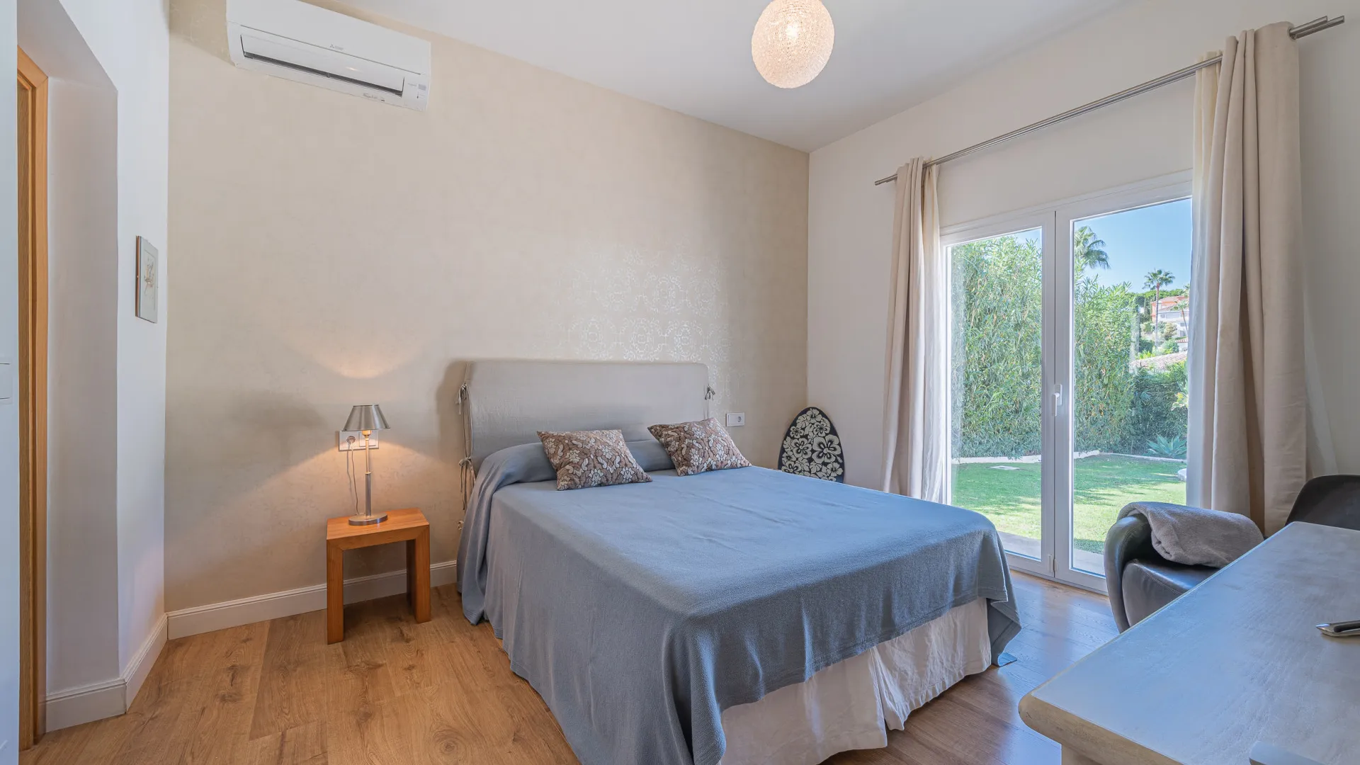 For sale villa in Nueva Andalucia